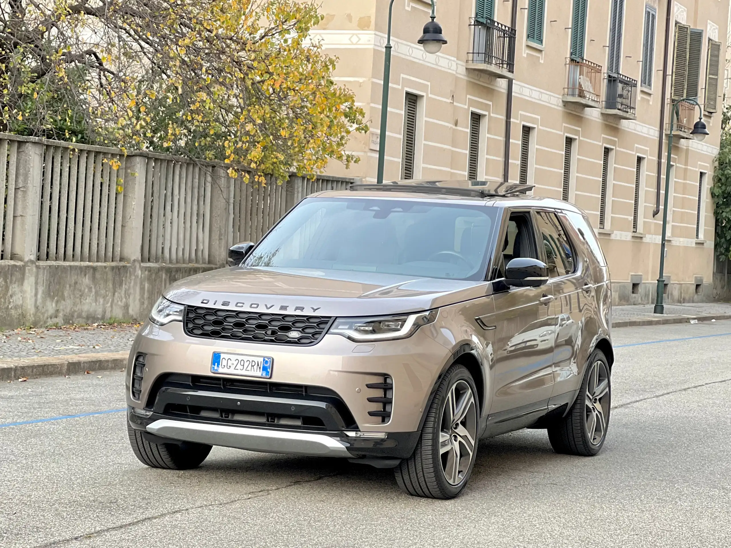 Land Rover Discovery 2021