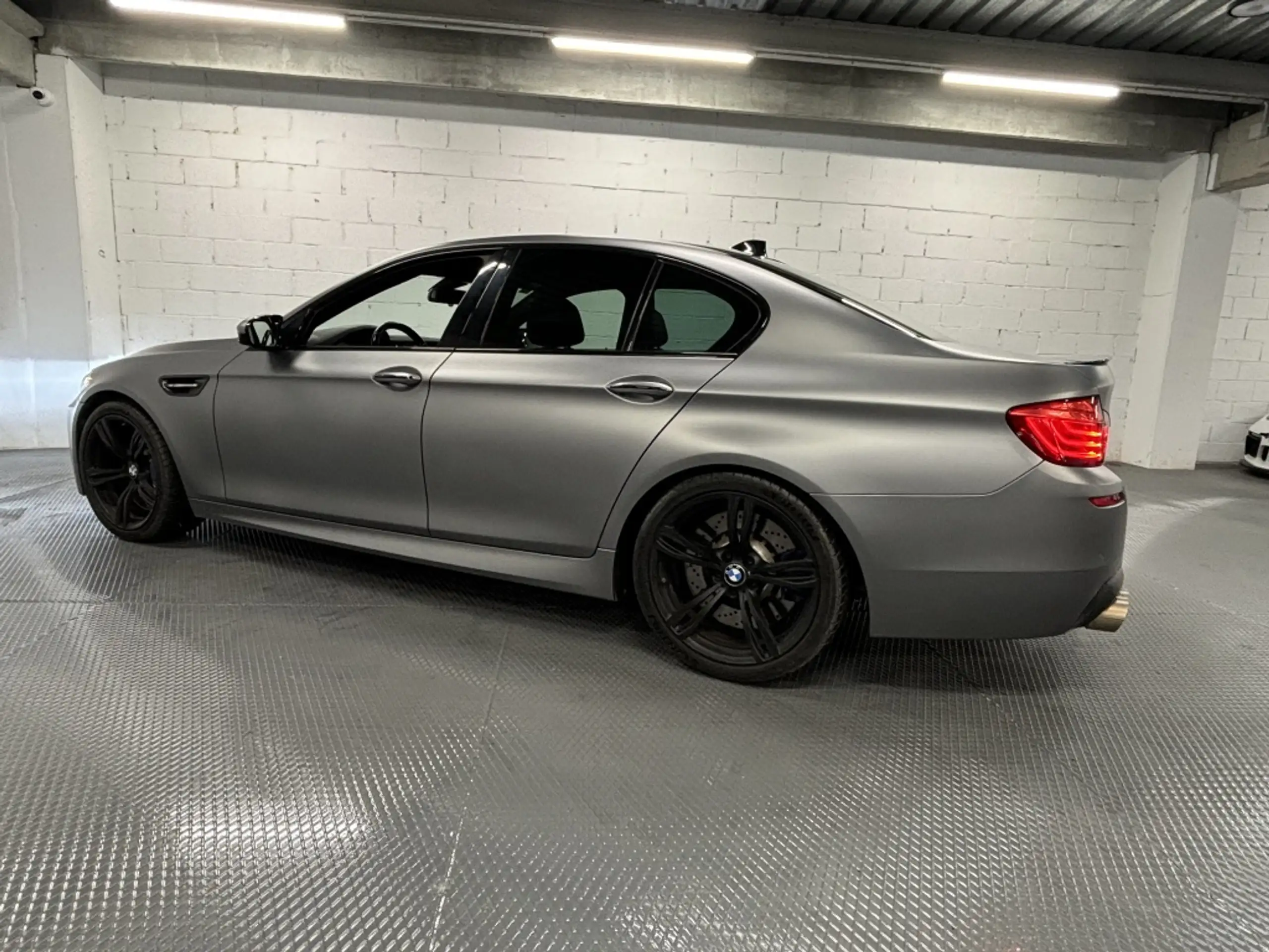 BMW - M5