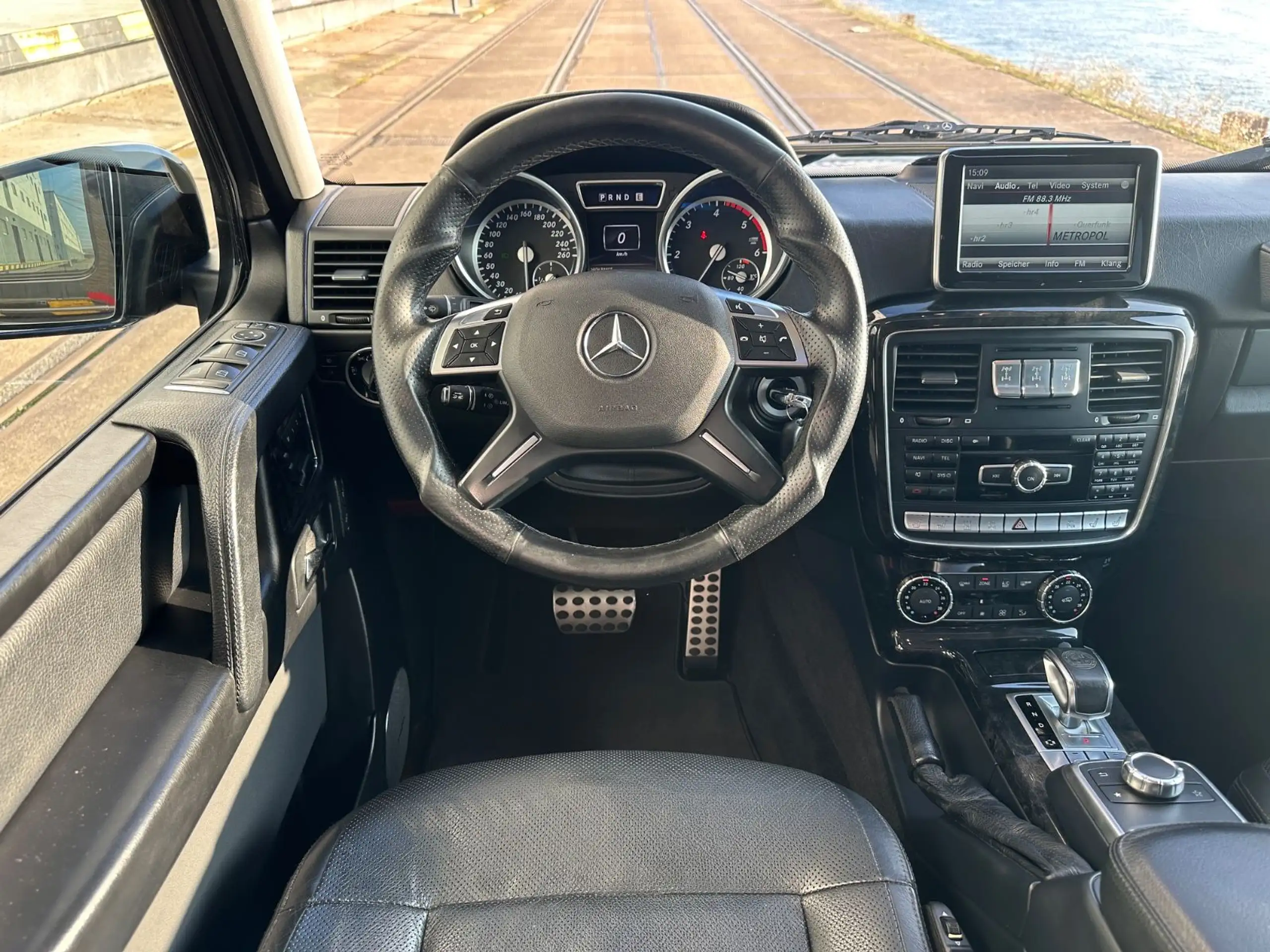 Mercedes-Benz - G 350