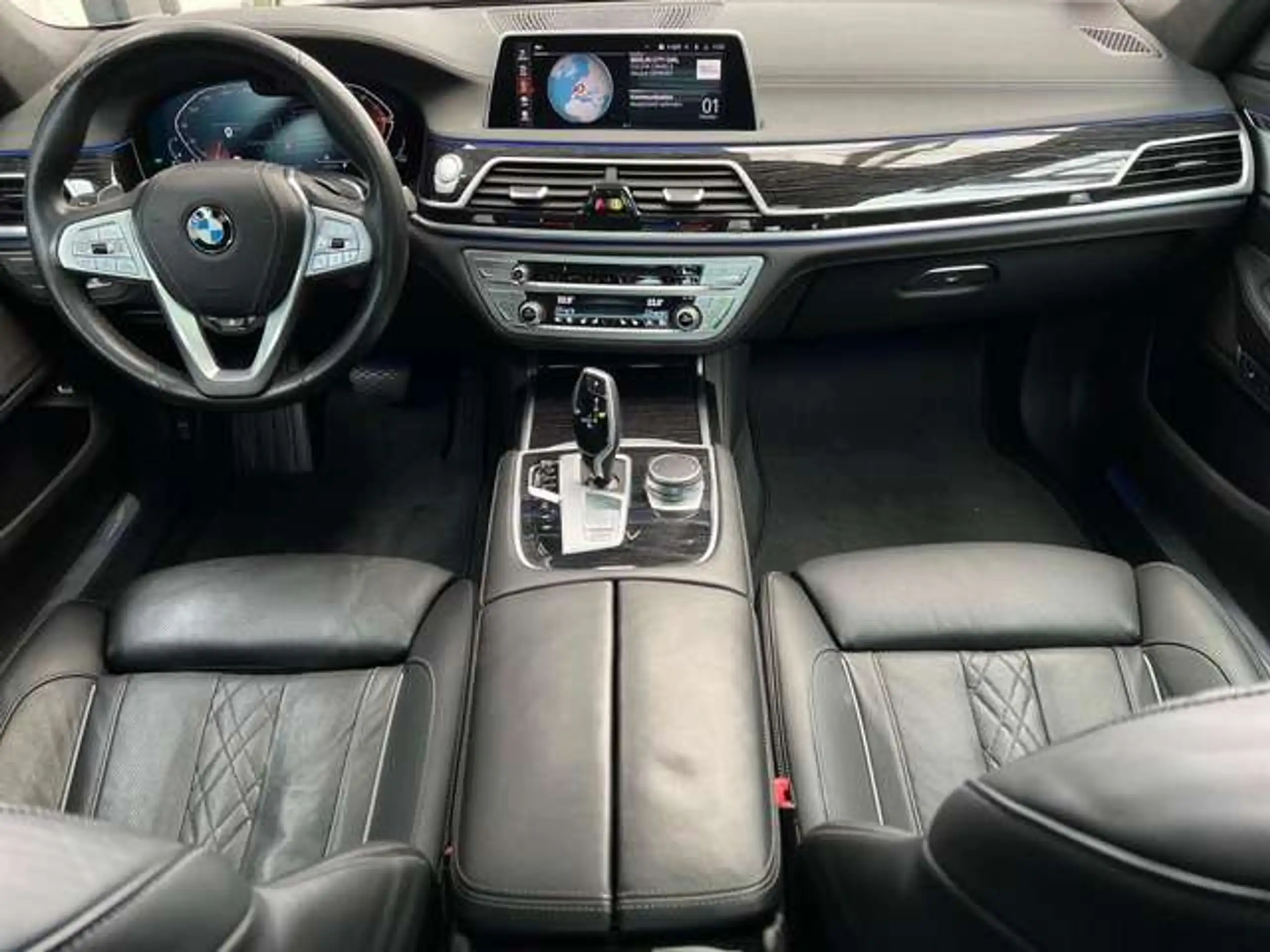 BMW - 730