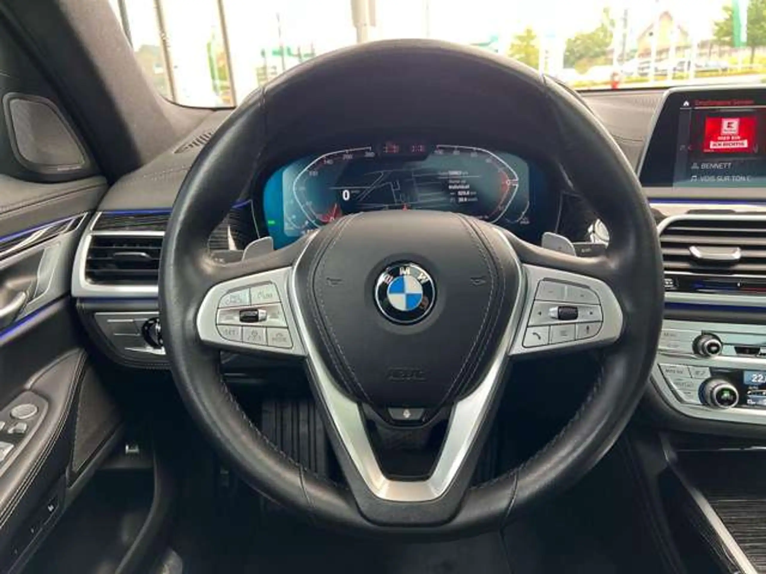 BMW - 730