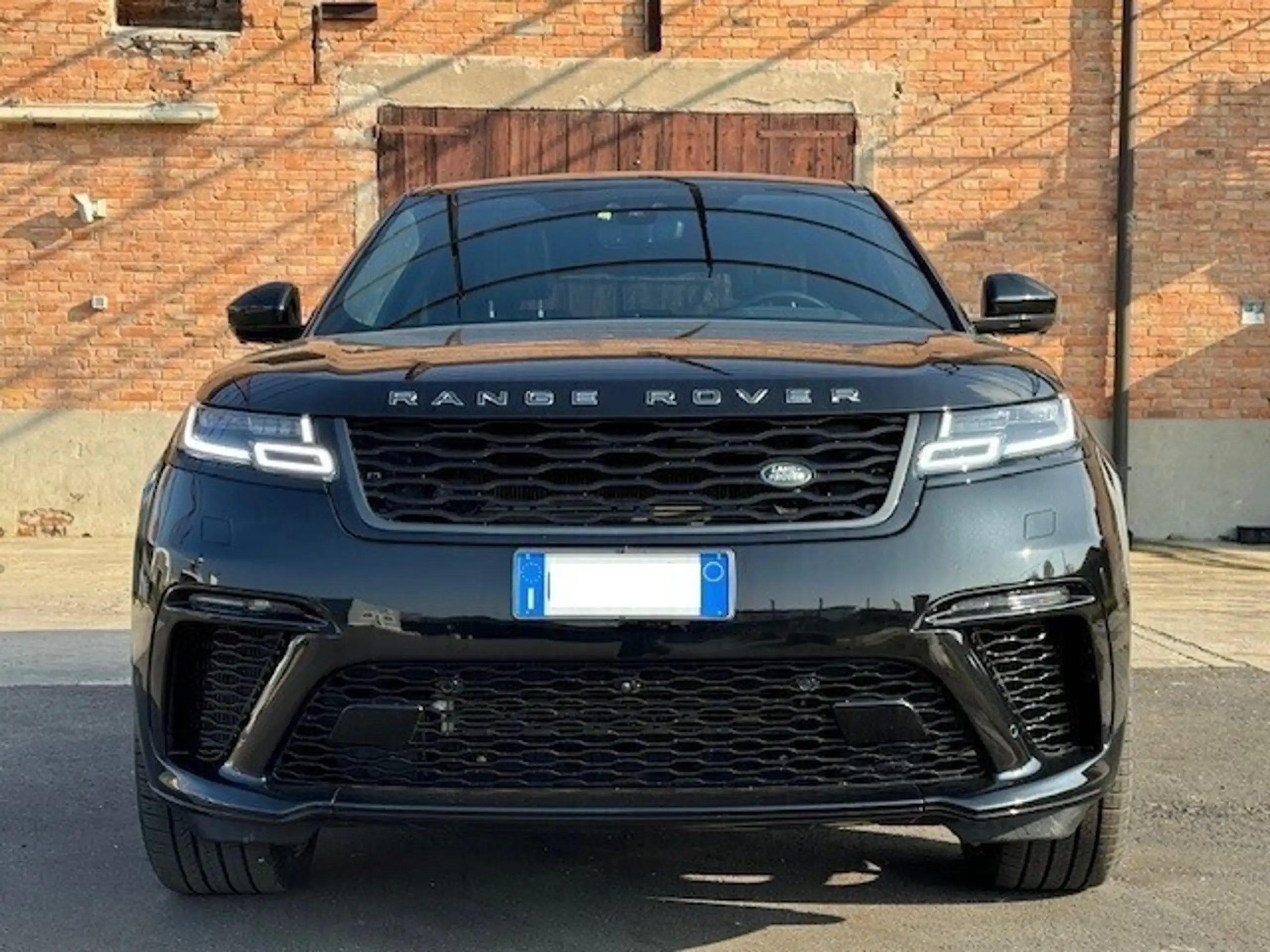 Land Rover - Range Rover Velar