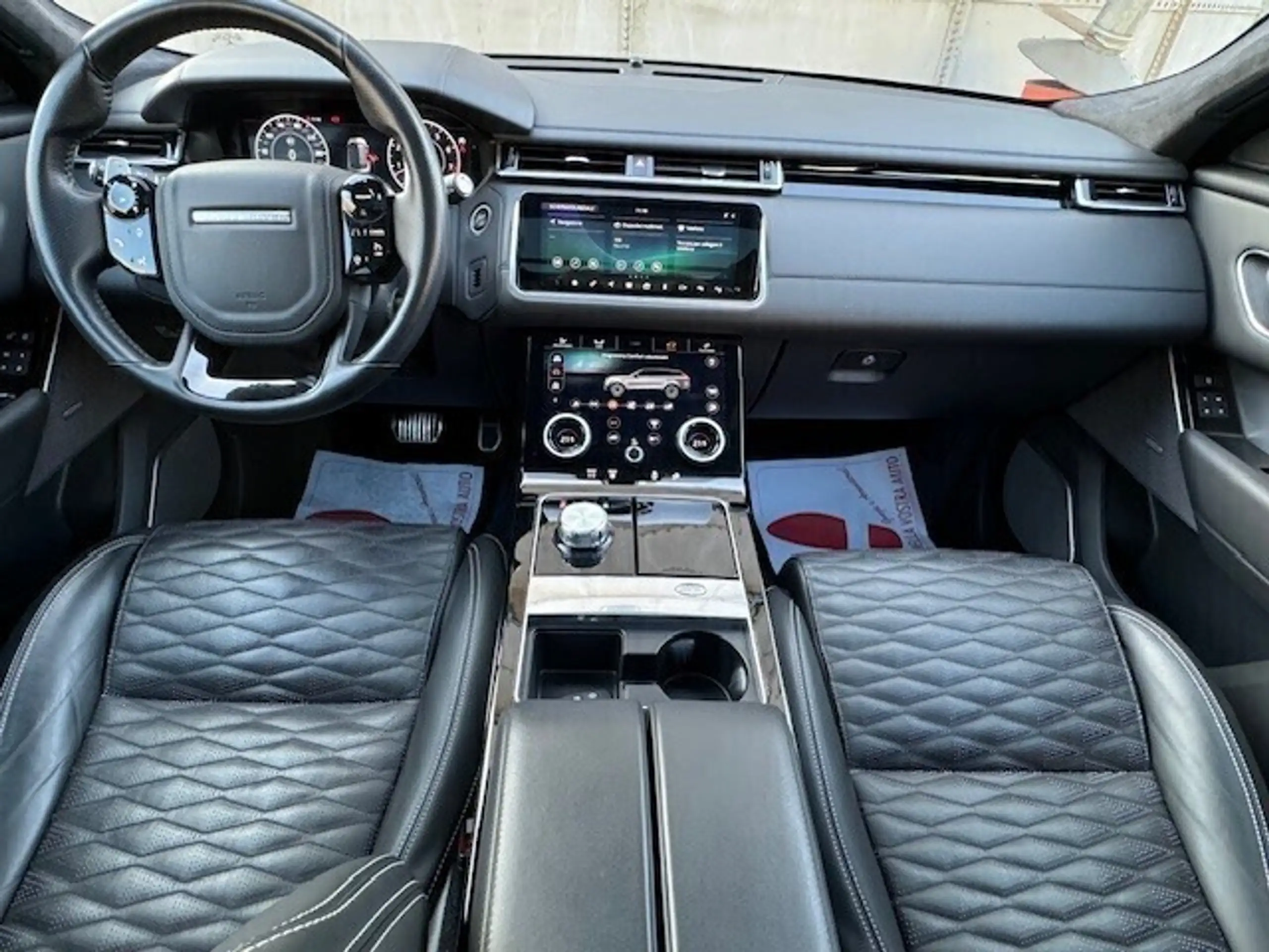 Land Rover - Range Rover Velar