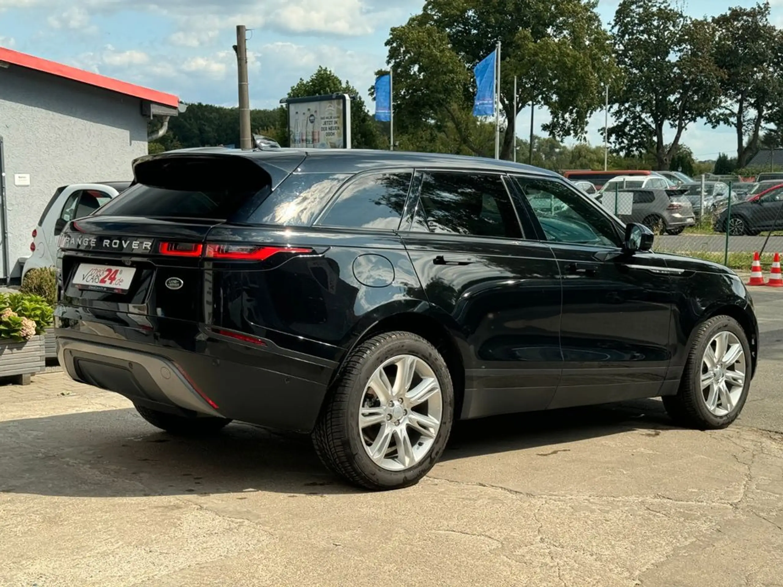 Land Rover - Range Rover Velar