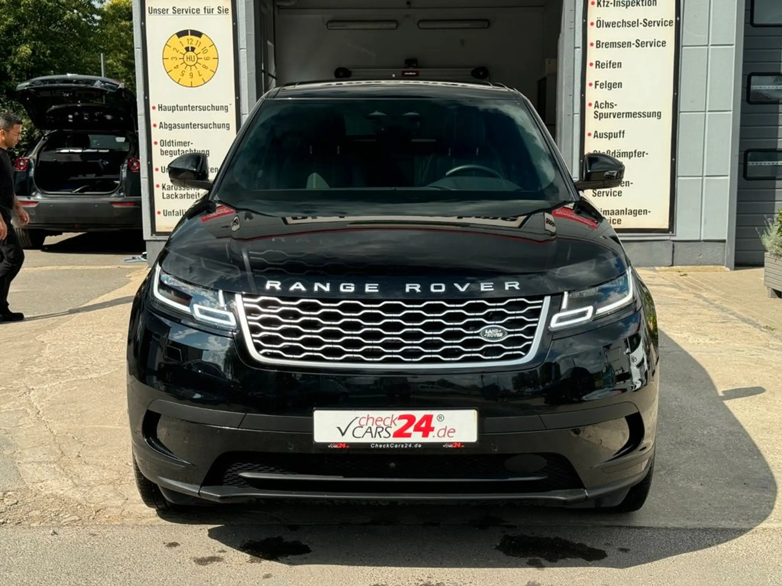 Land Rover - Range Rover Velar