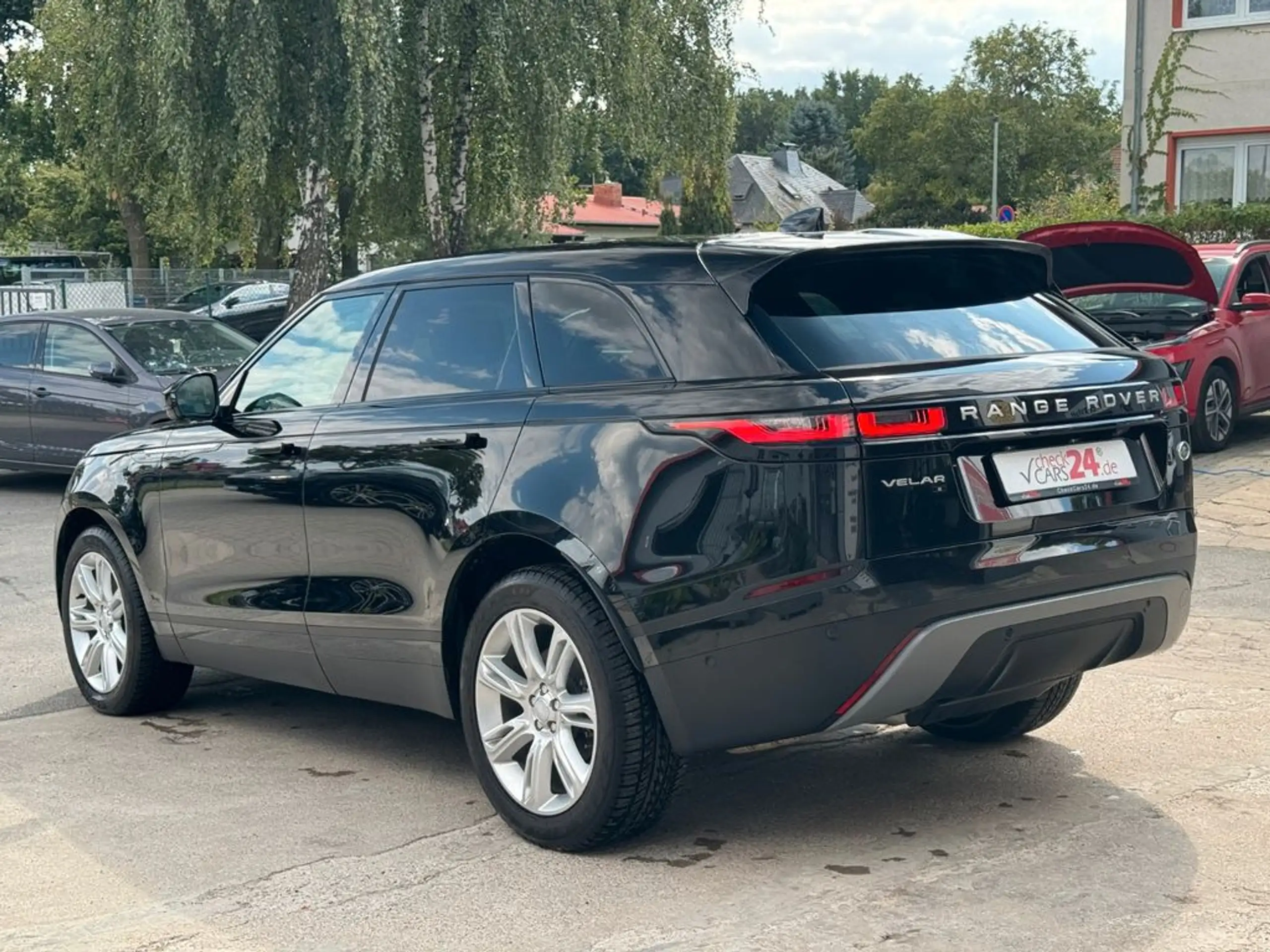 Land Rover - Range Rover Velar