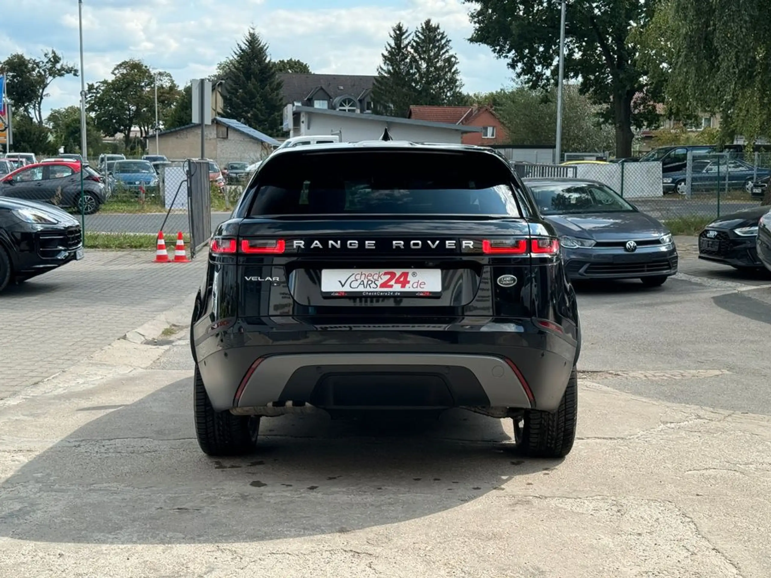 Land Rover - Range Rover Velar