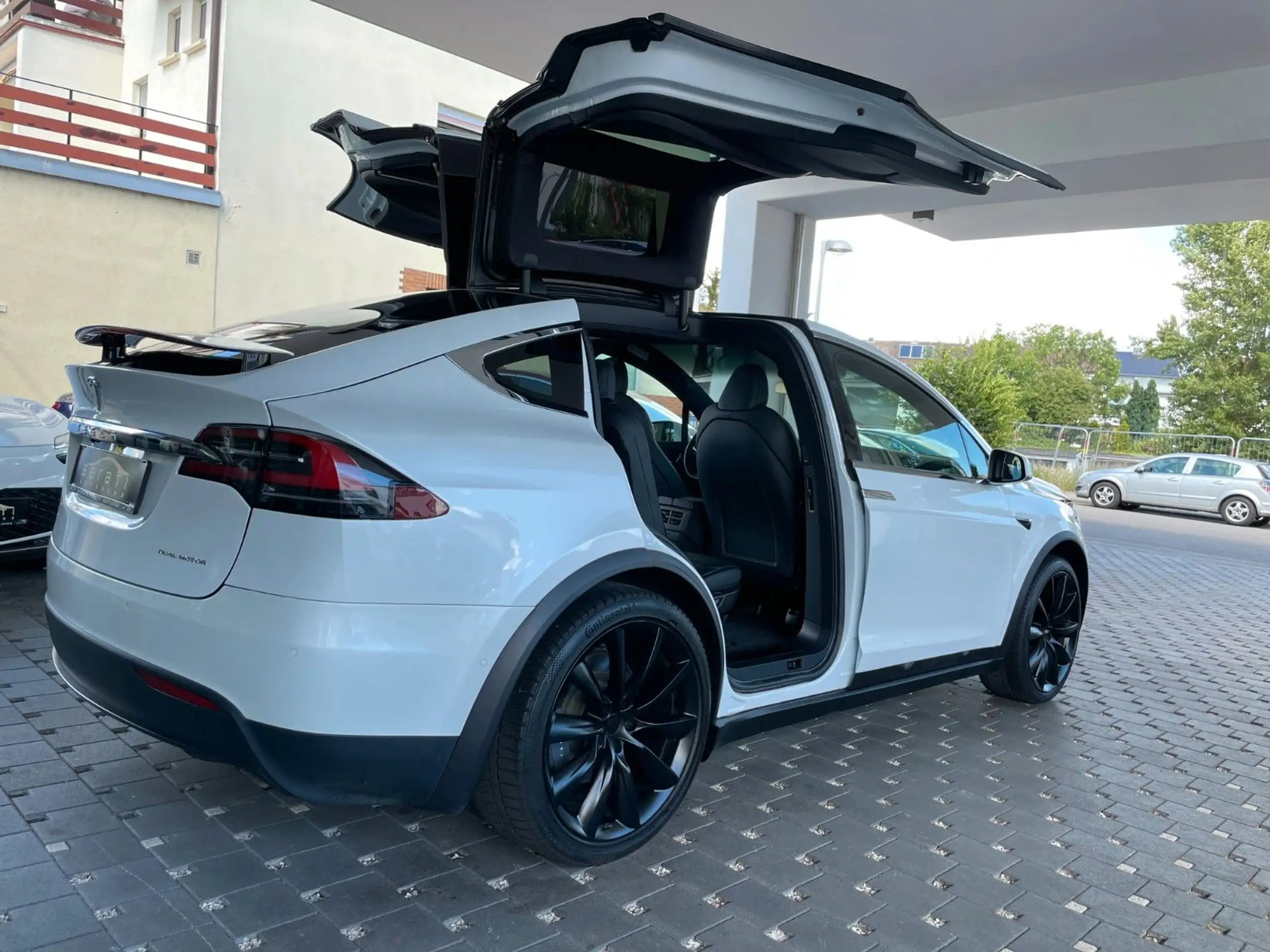 Tesla - Model X