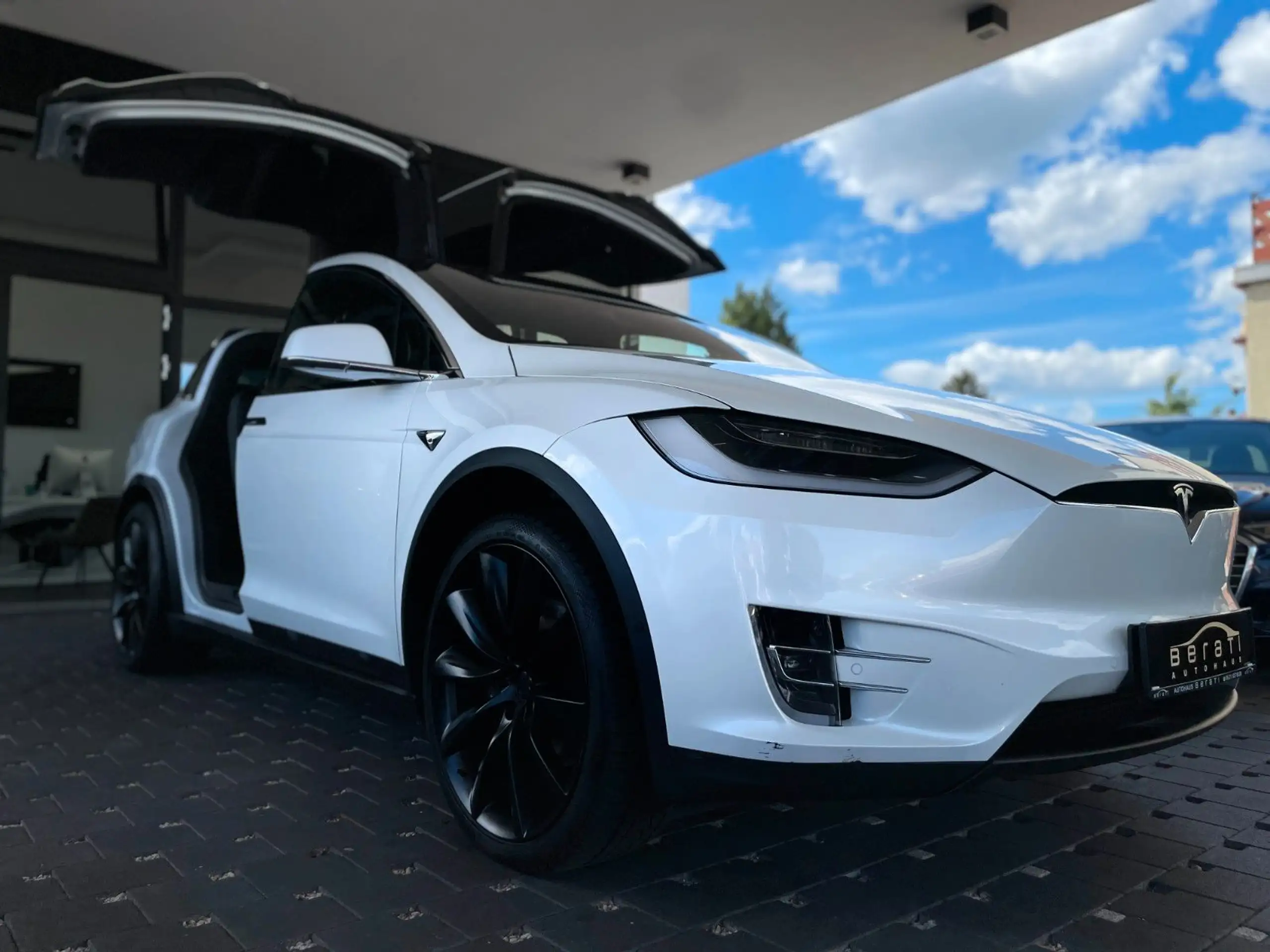 Tesla - Model X