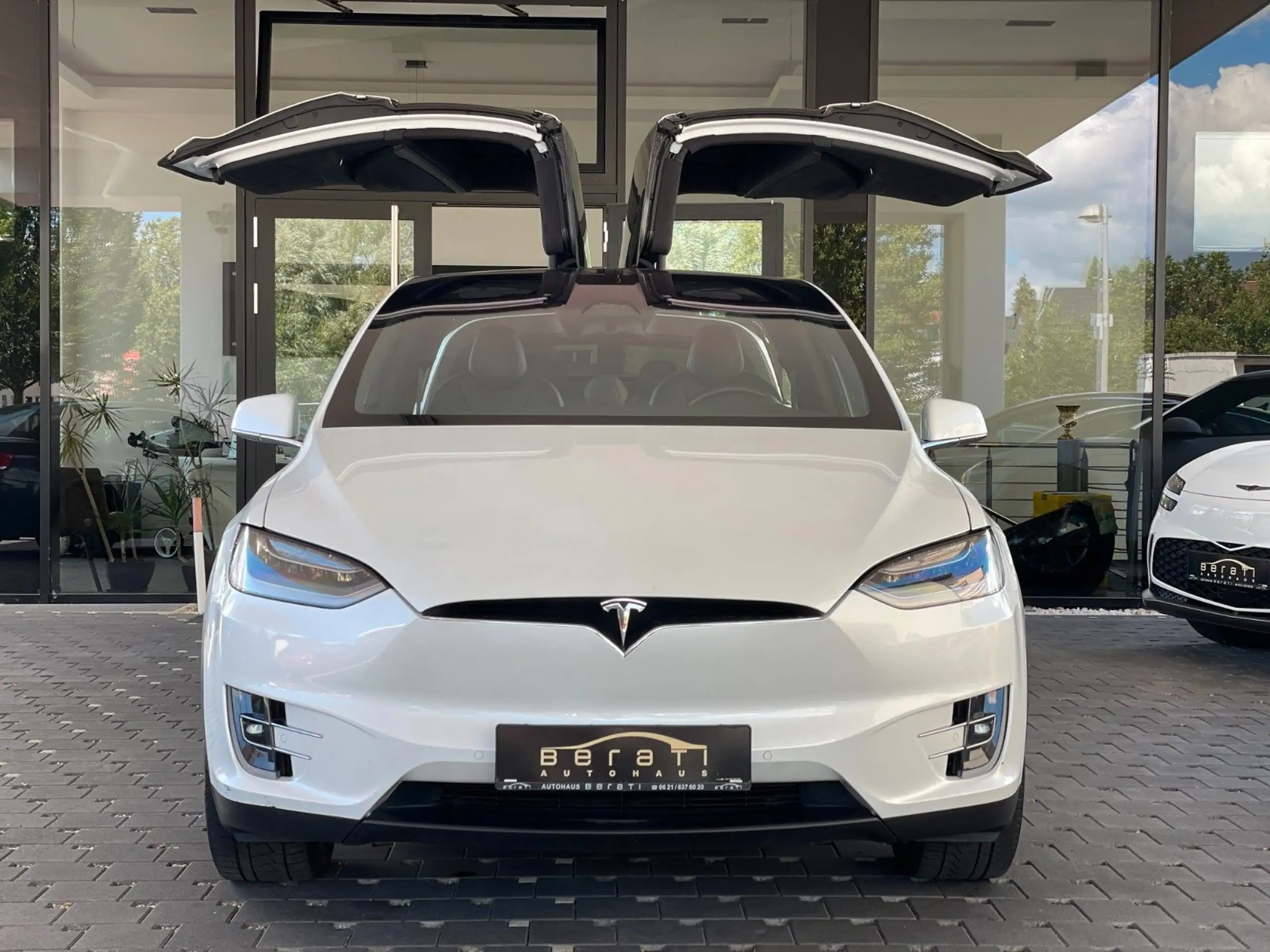 Tesla - Model X