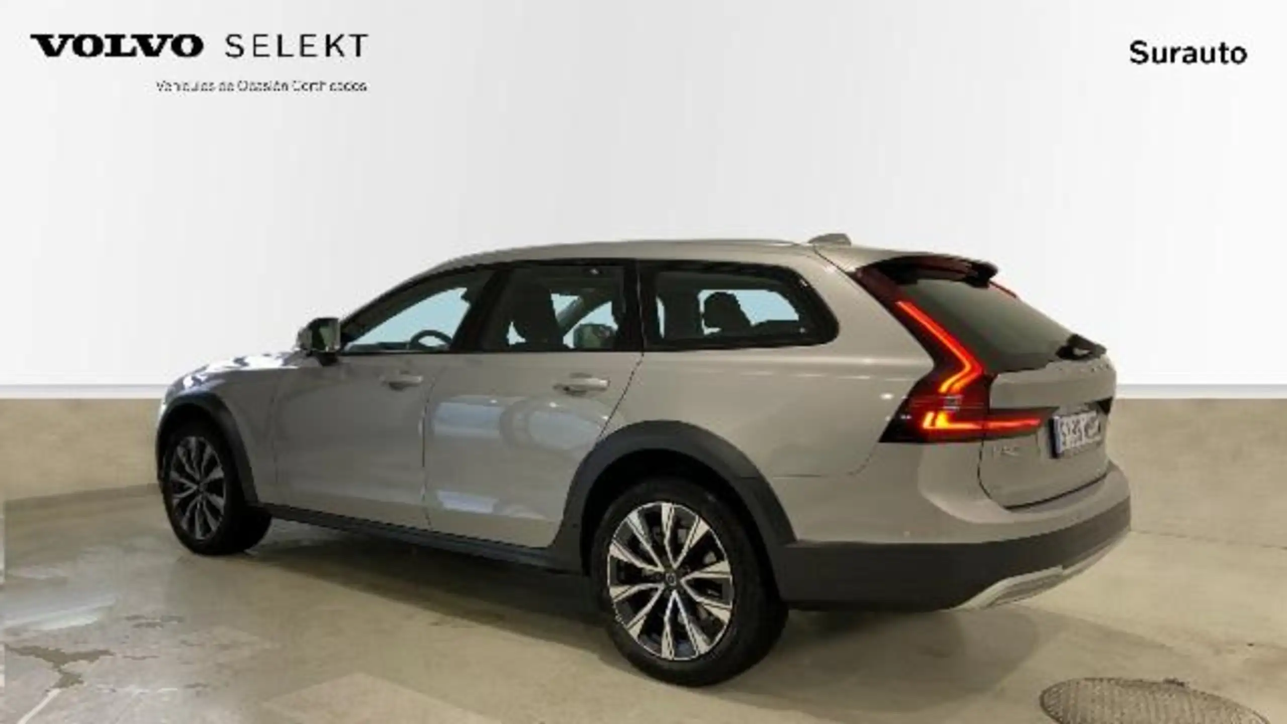 Volvo - V90 Cross Country