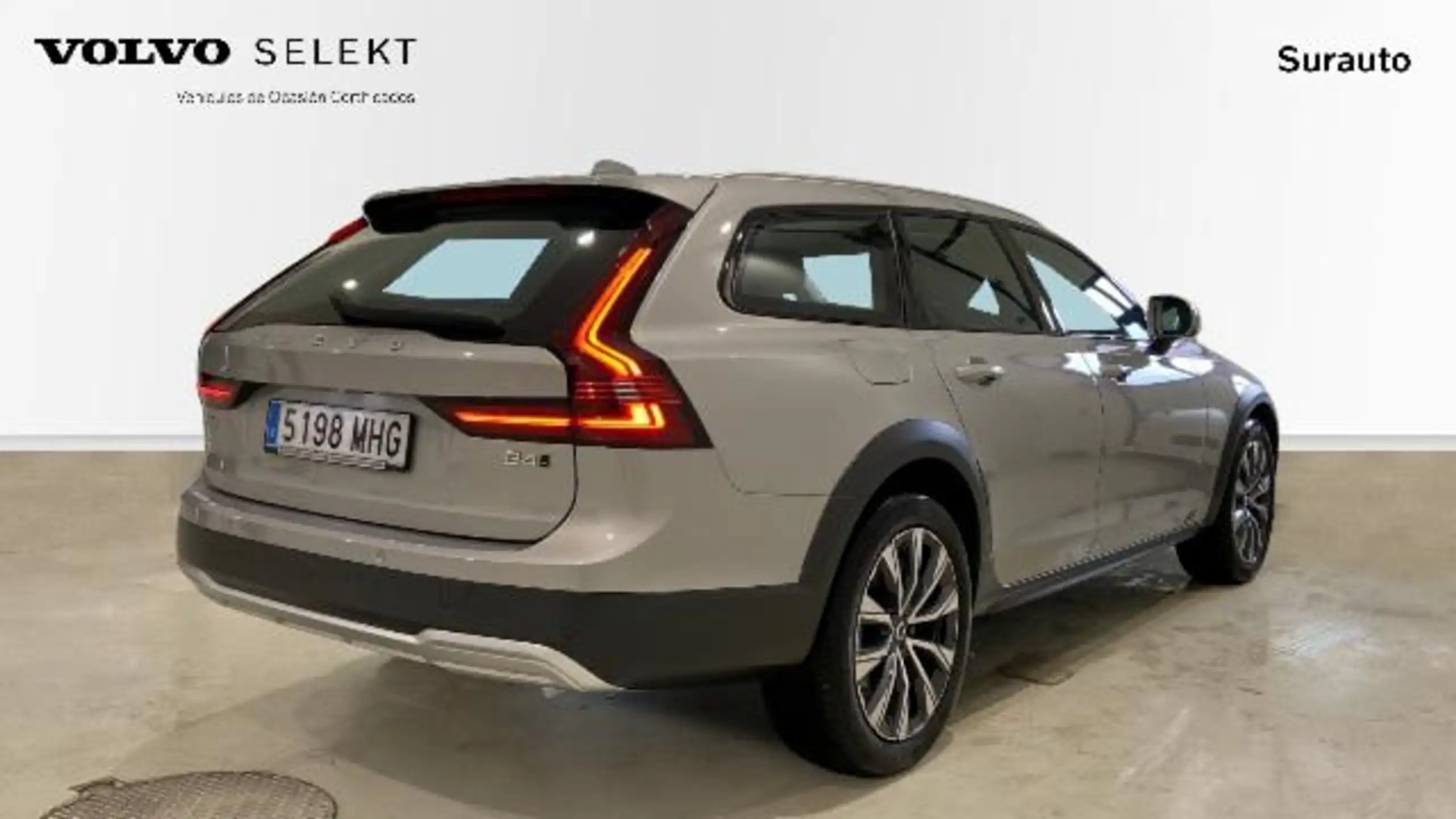 Volvo - V90 Cross Country