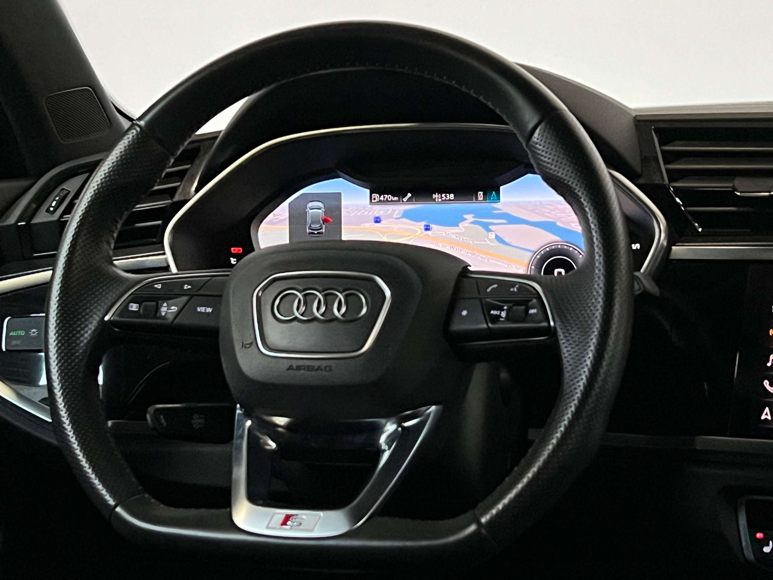 Audi - Q3