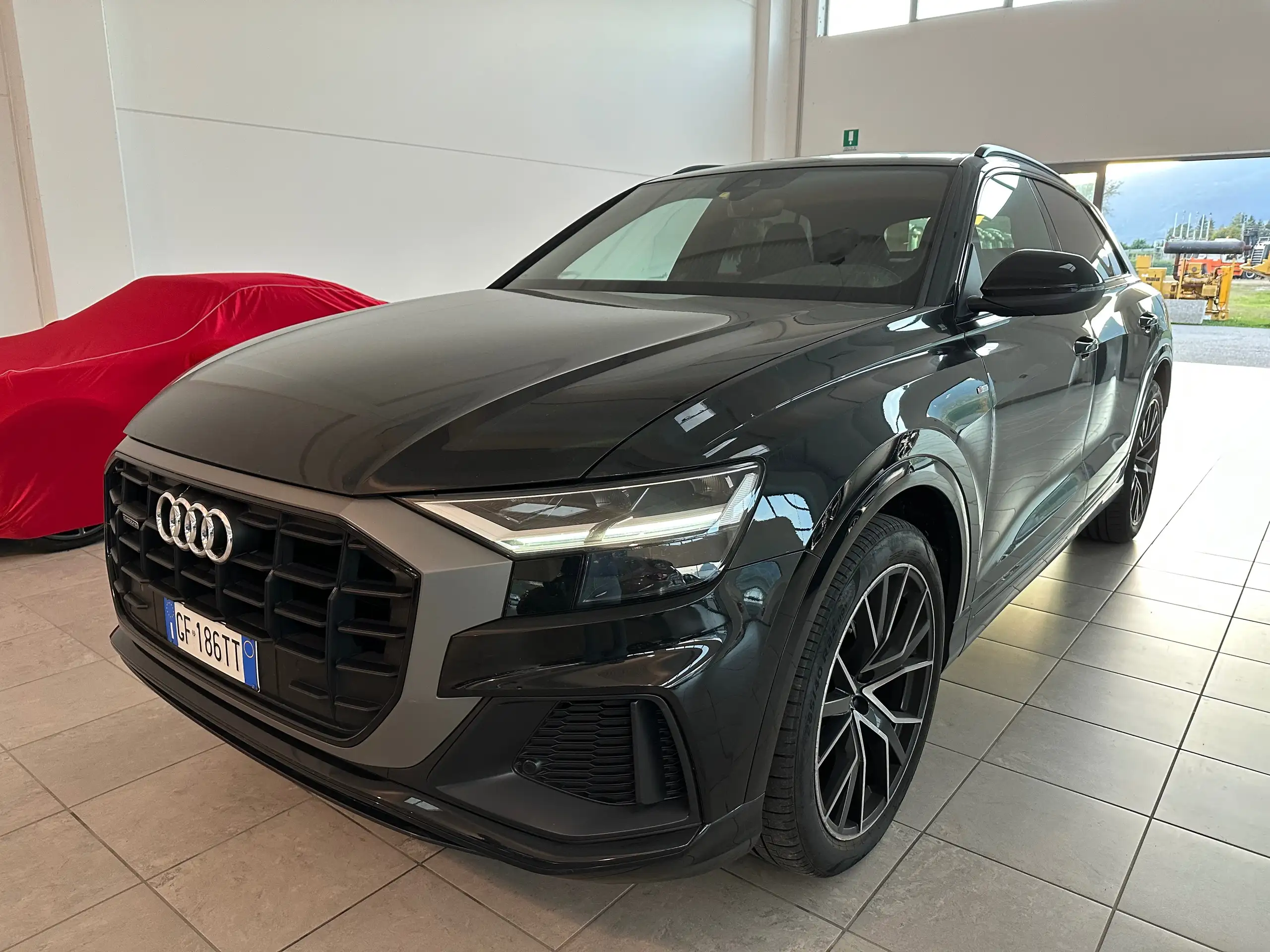 Audi - Q8