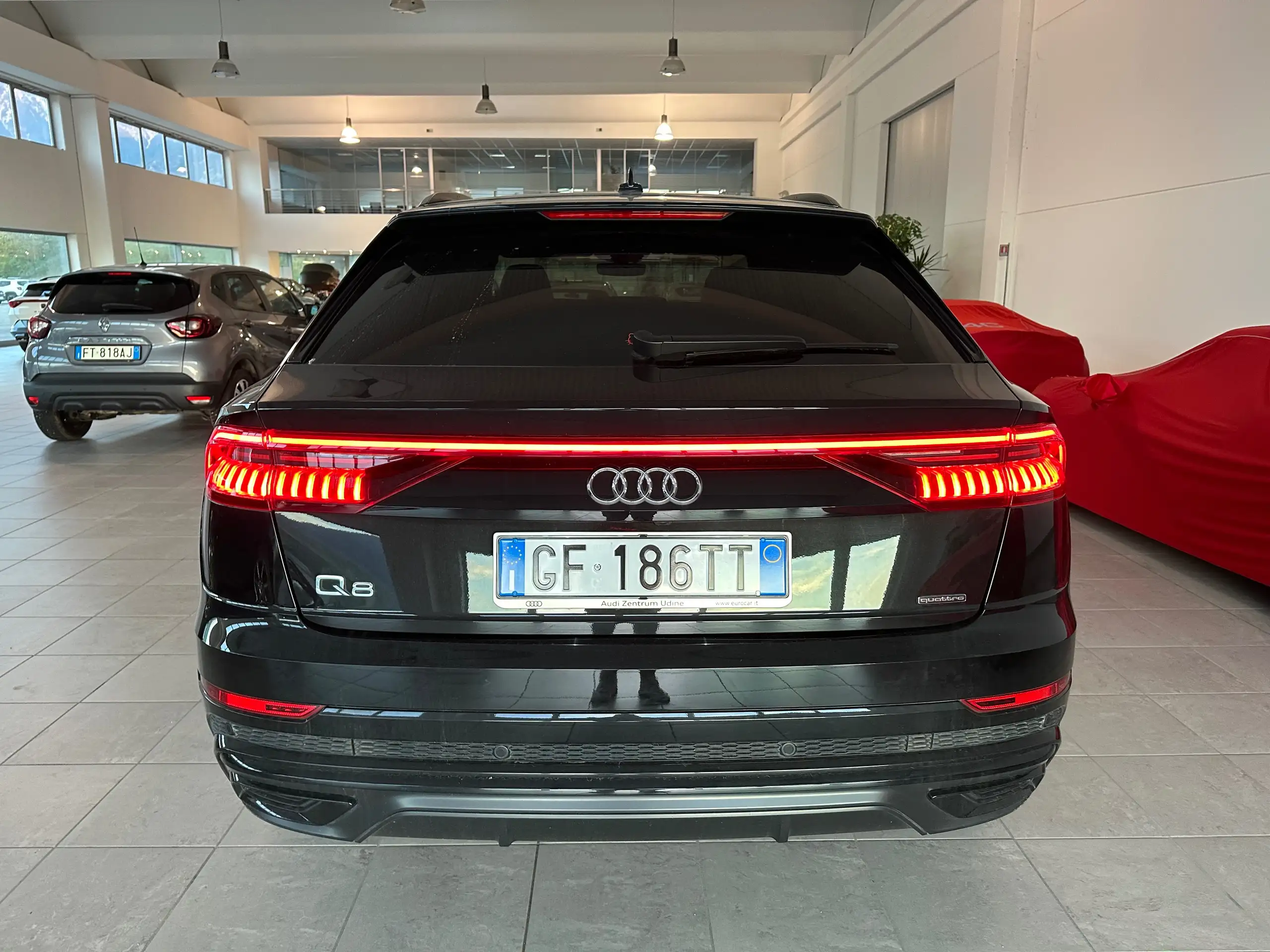 Audi - Q8