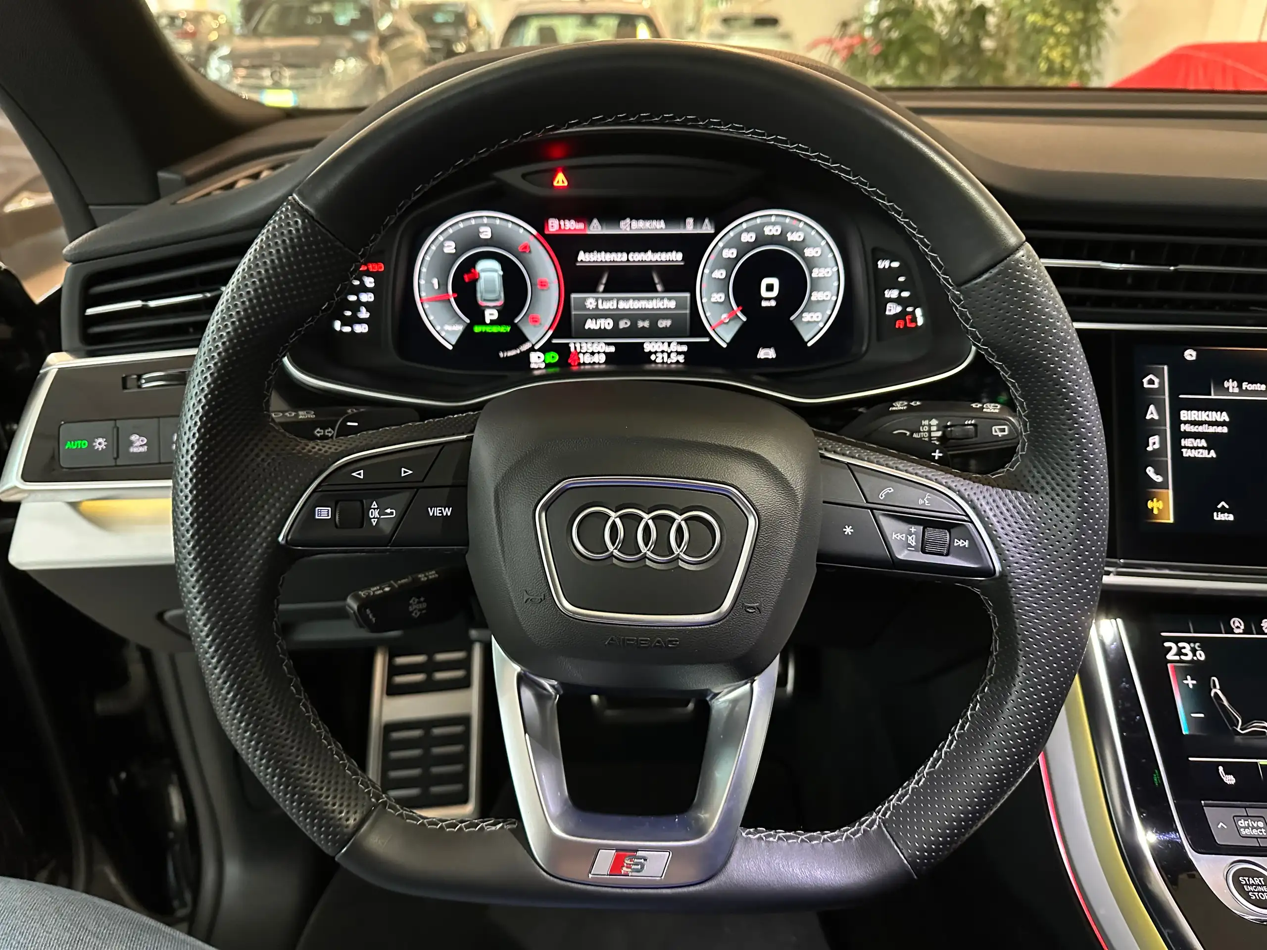 Audi - Q8