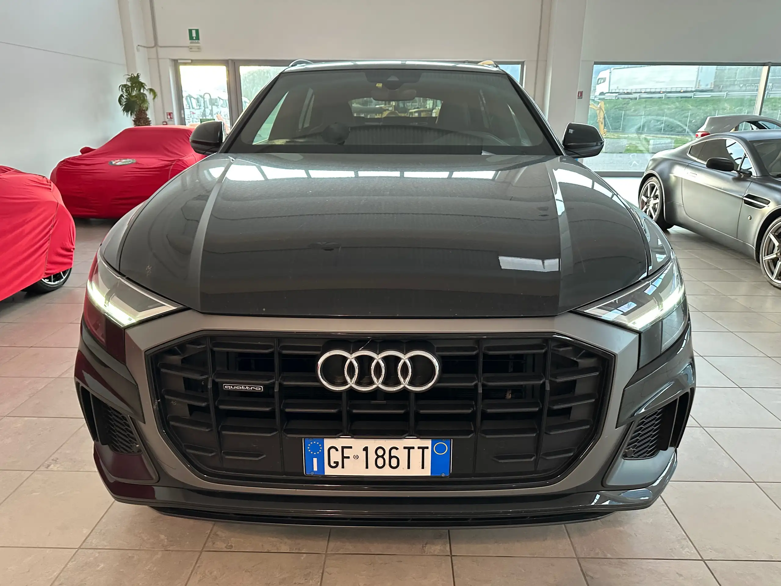 Audi - Q8