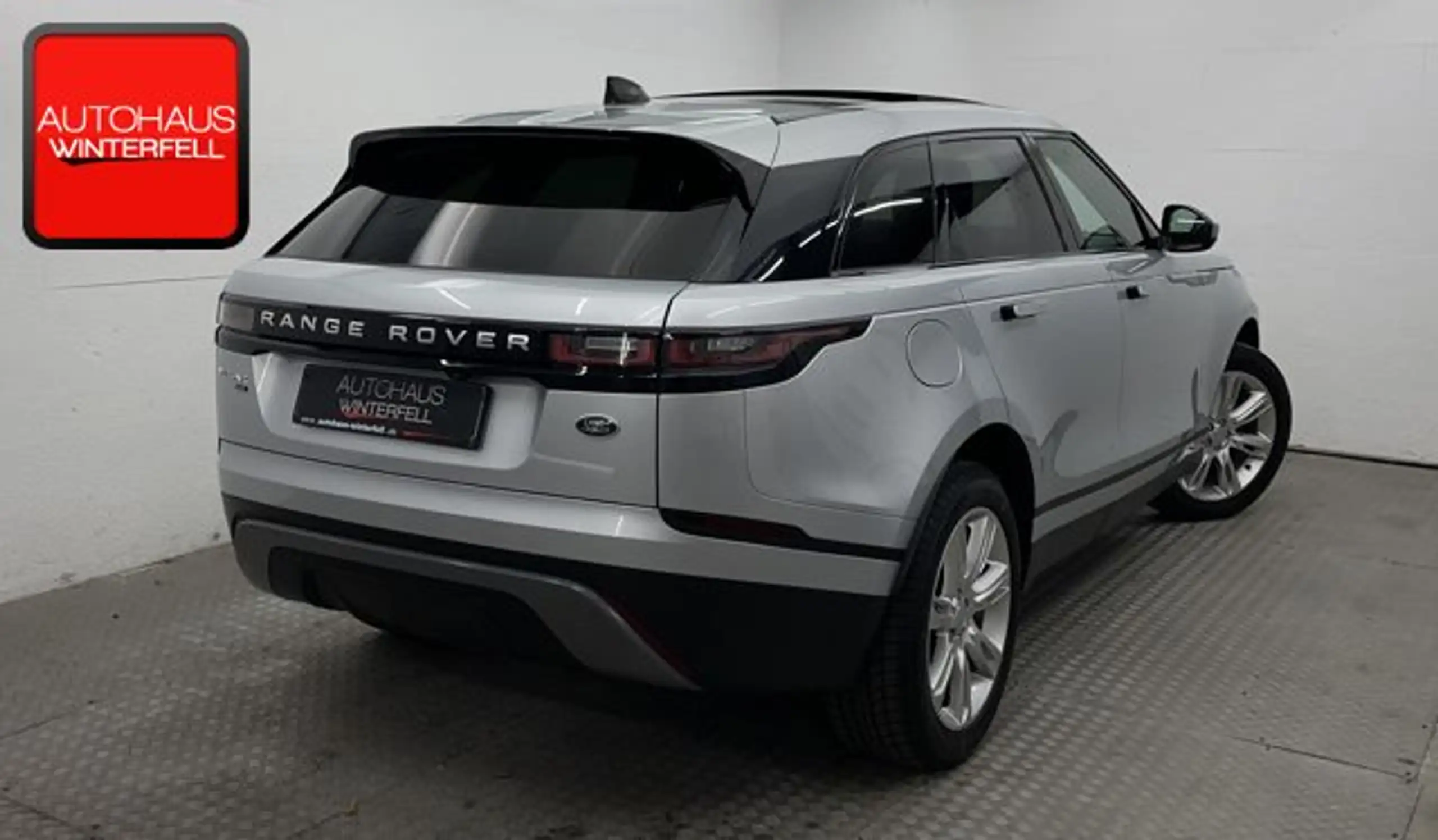 Land Rover - Range Rover Velar