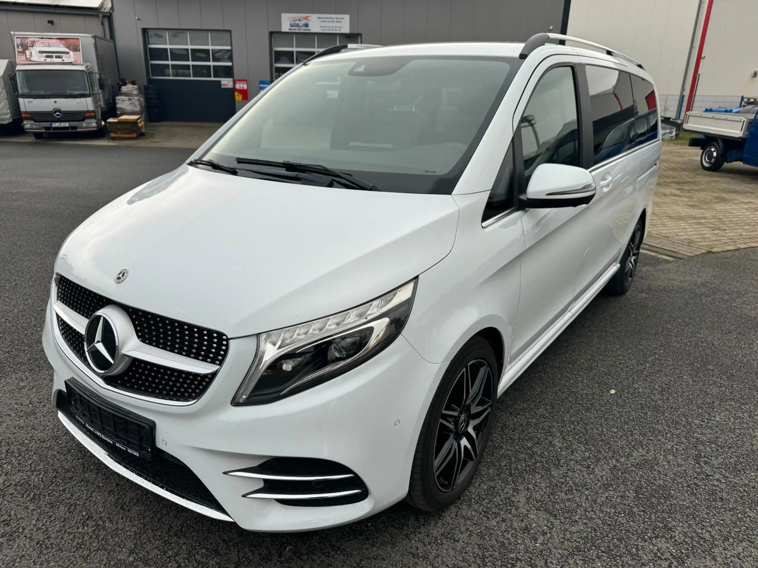 Mercedes-Benz - V 300