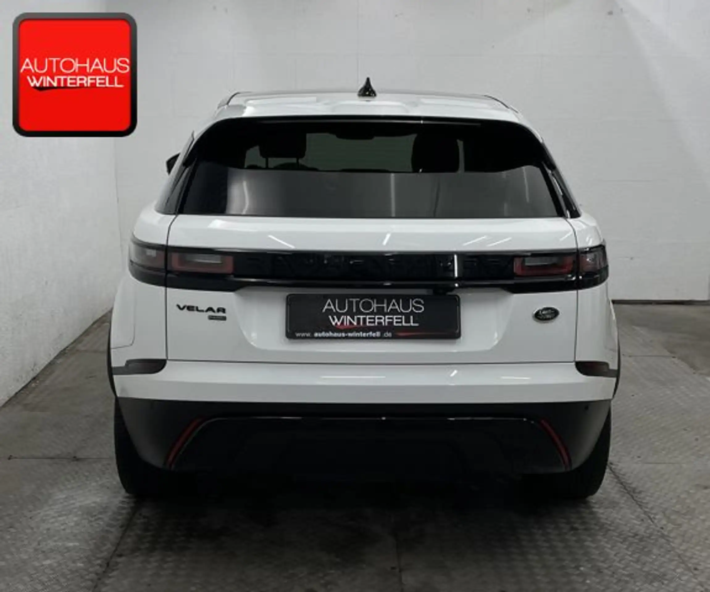 Land Rover - Range Rover Velar