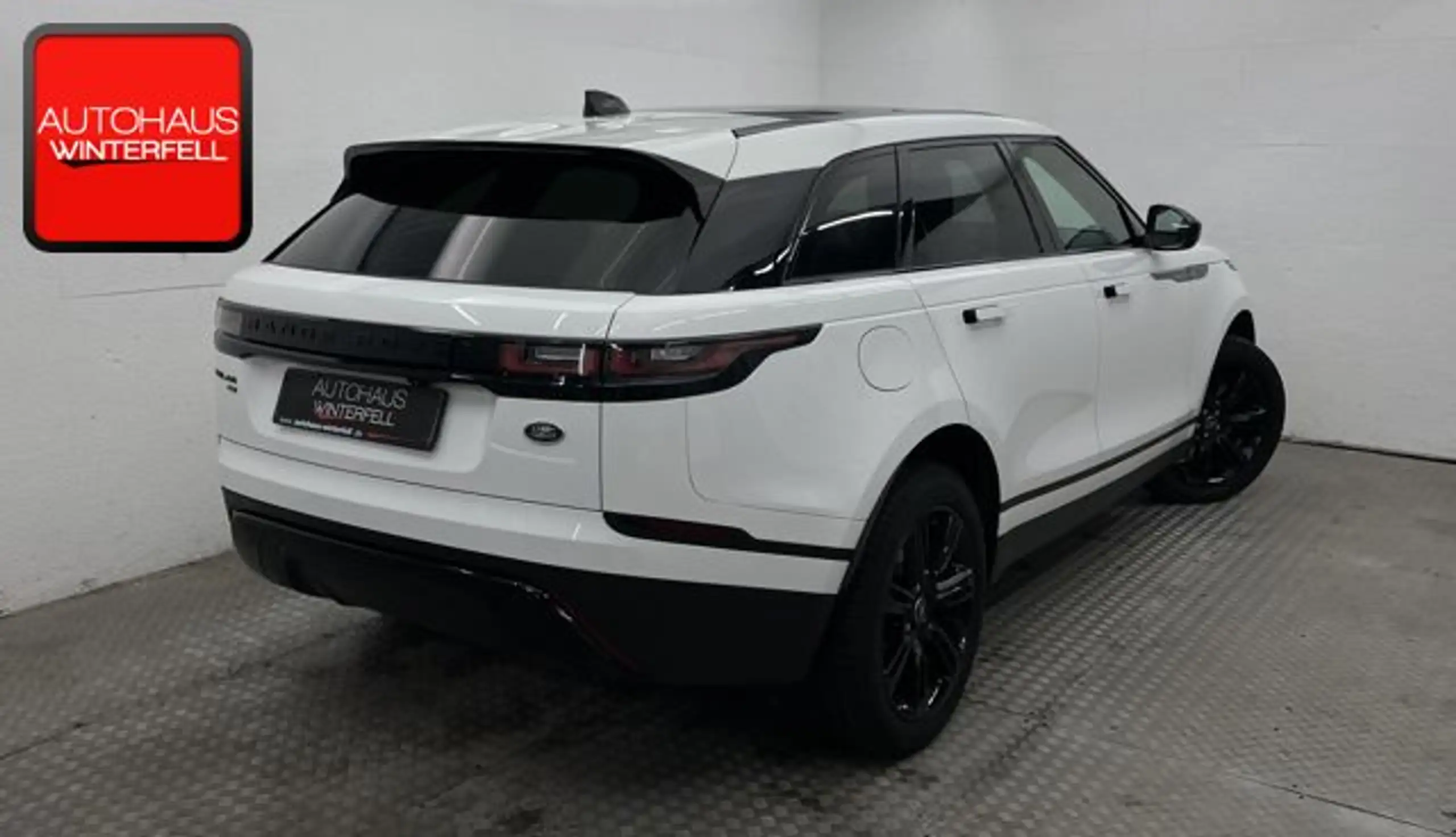 Land Rover - Range Rover Velar