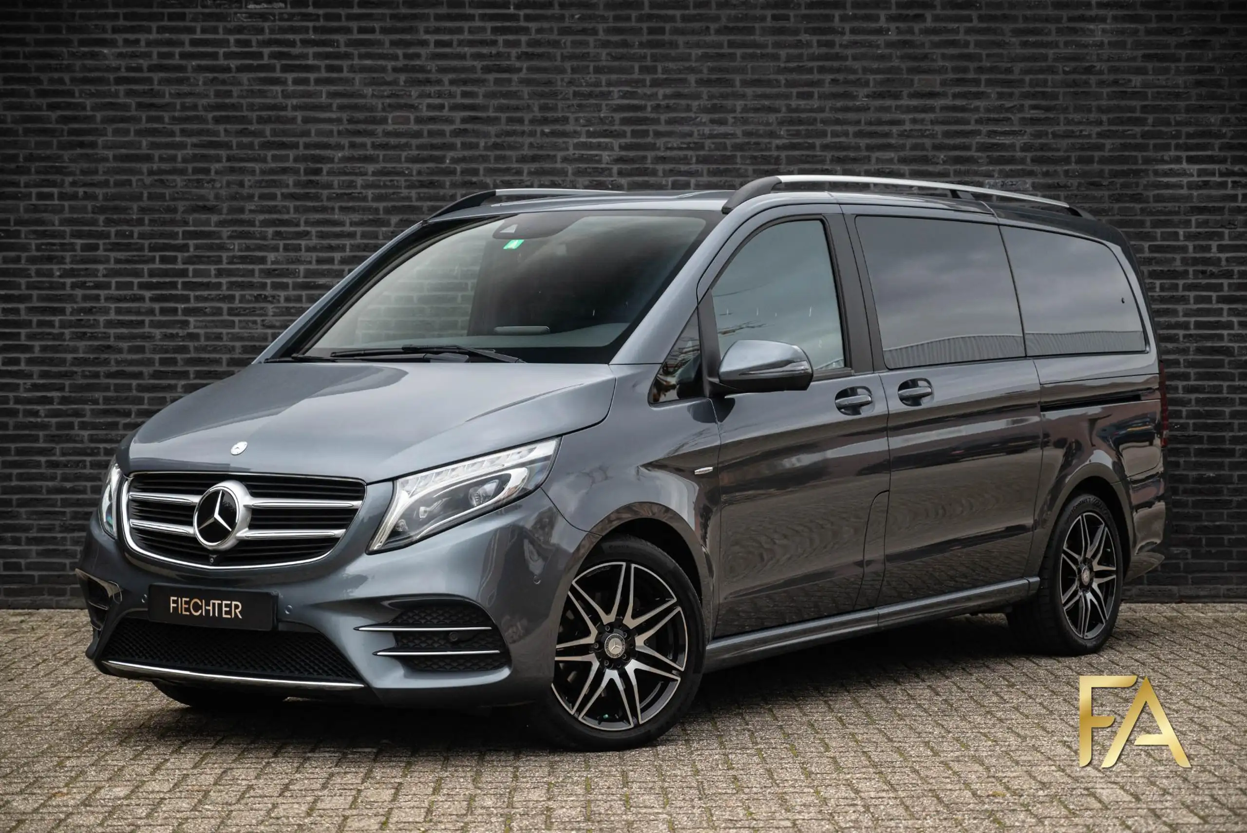 Mercedes-Benz - V 250