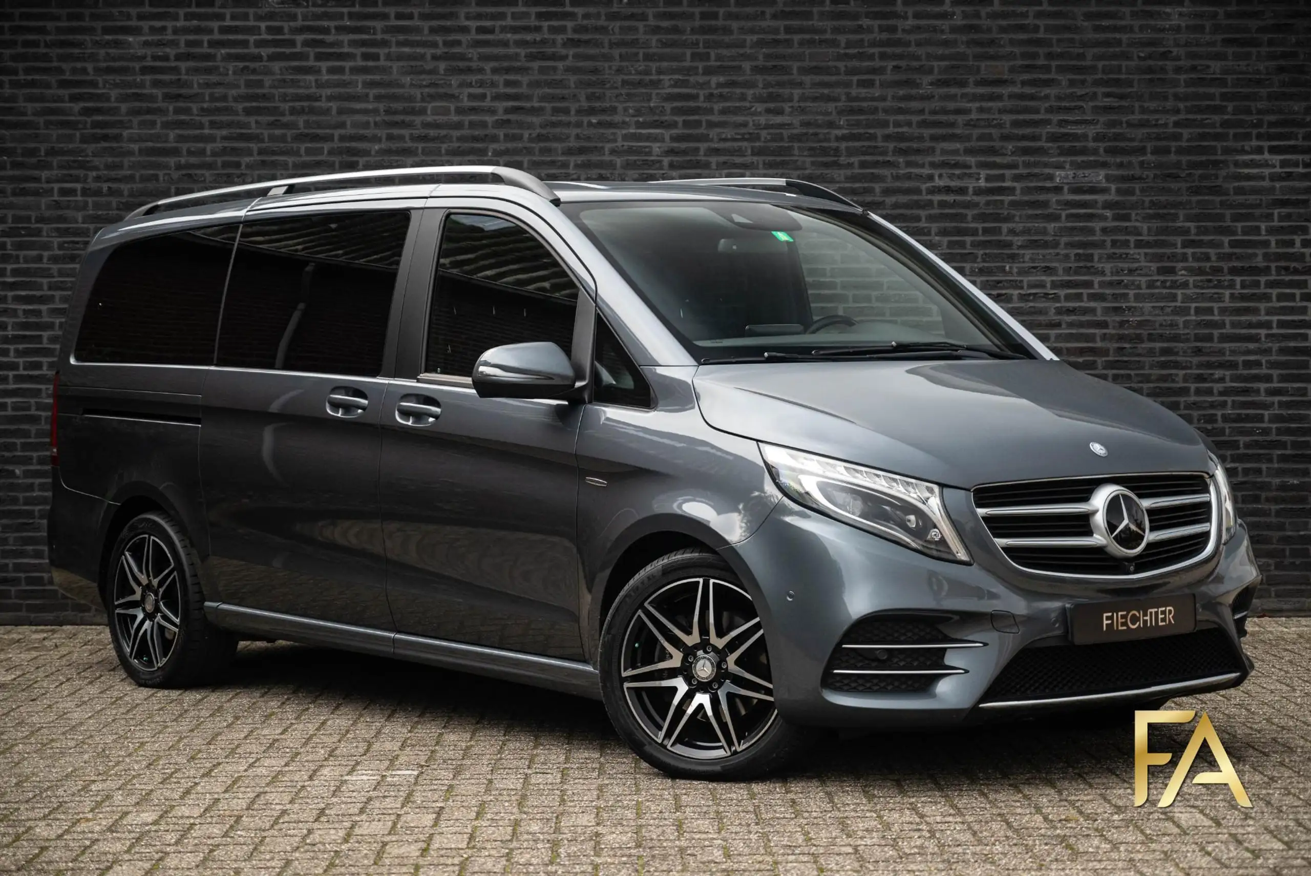 Mercedes-Benz - V 250