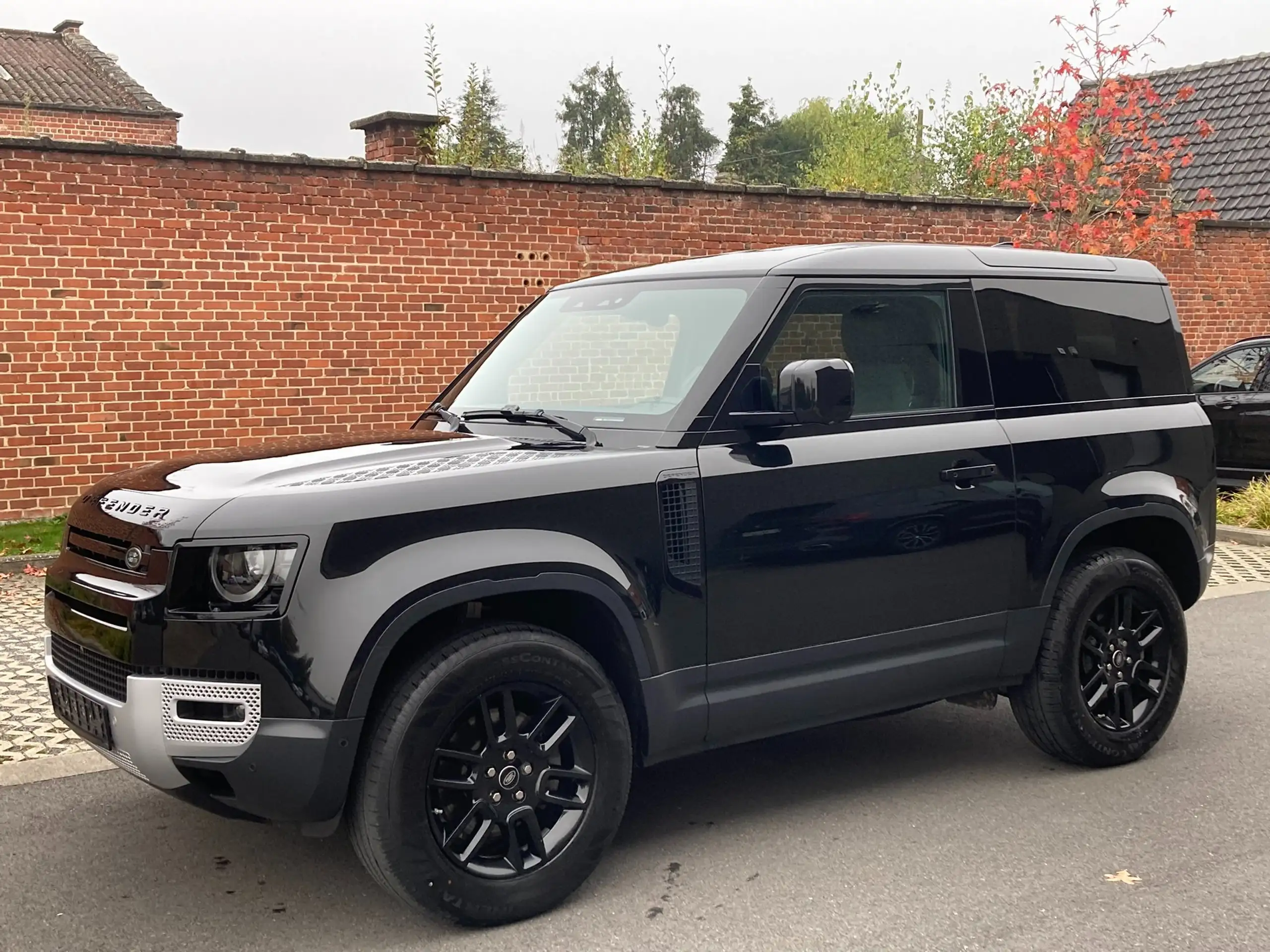 Land Rover - Defender