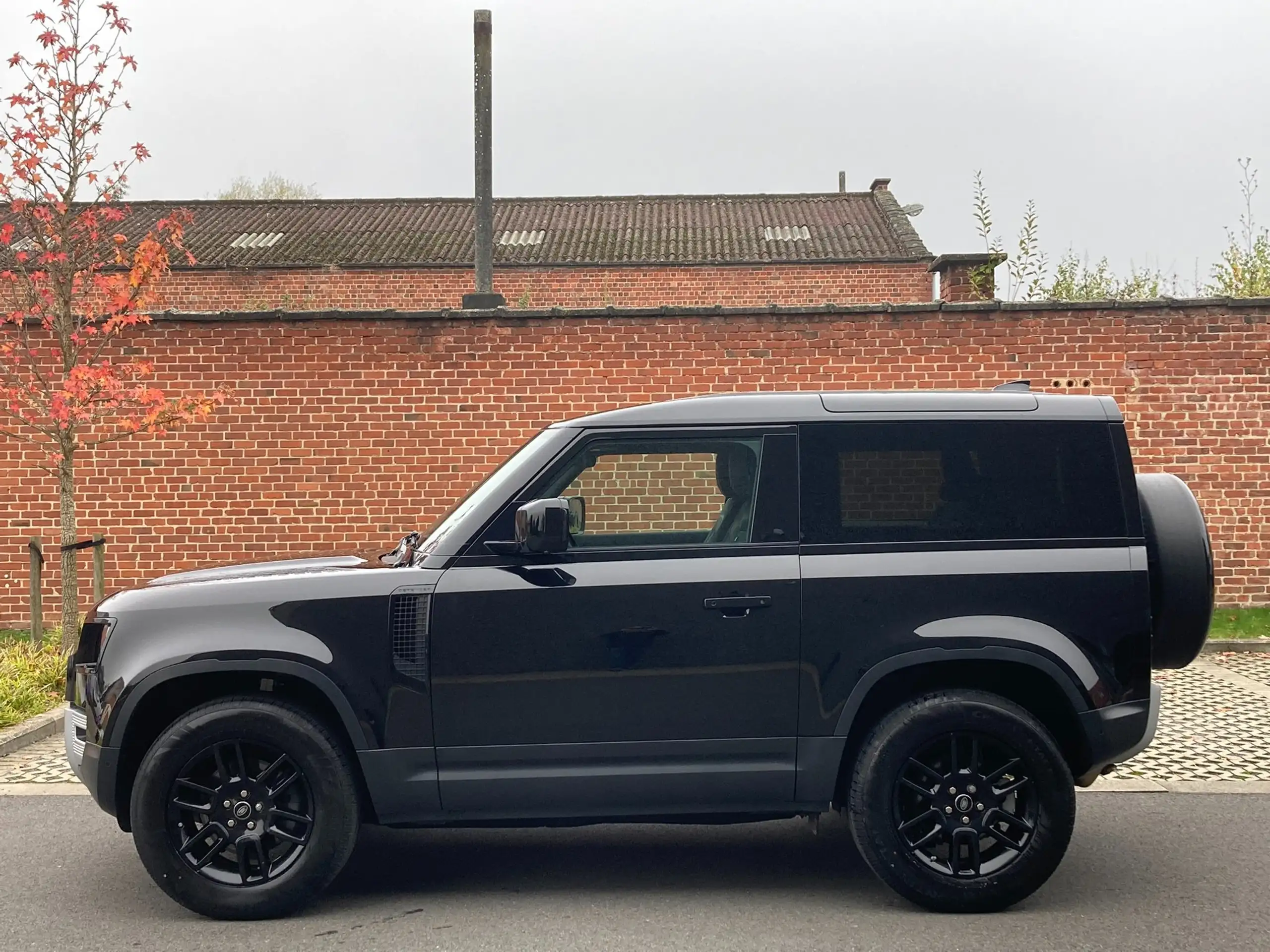 Land Rover - Defender