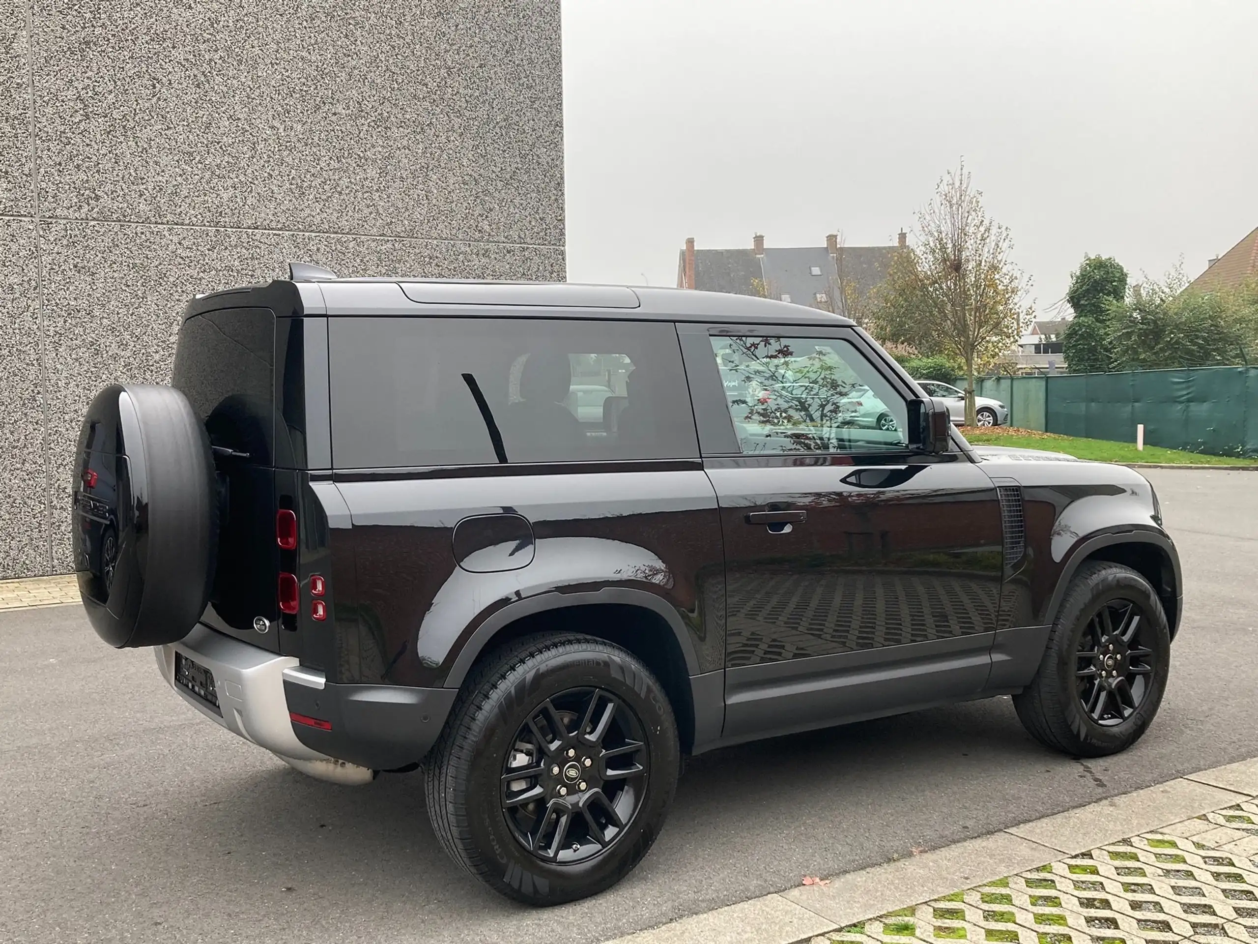 Land Rover - Defender