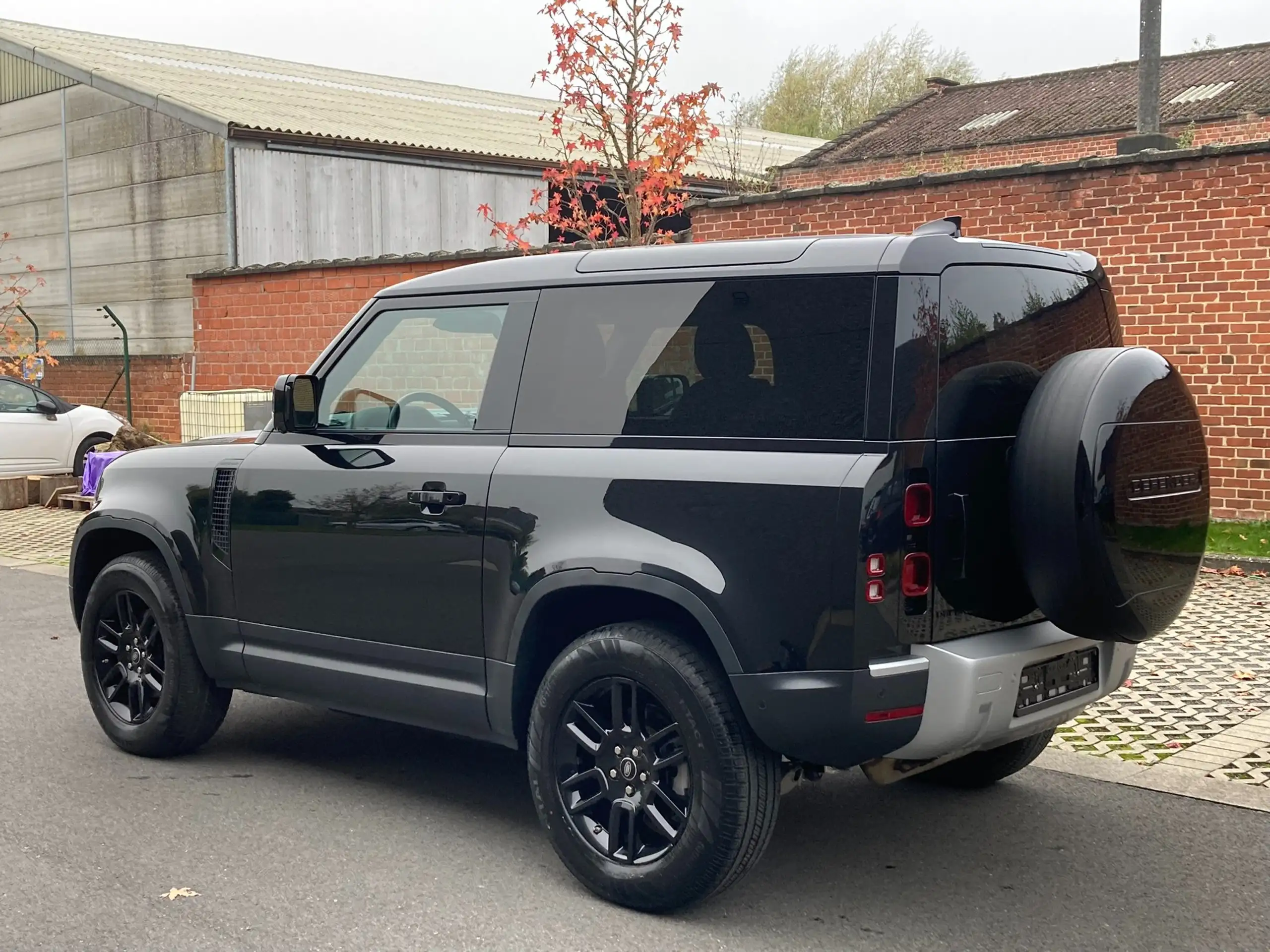 Land Rover - Defender