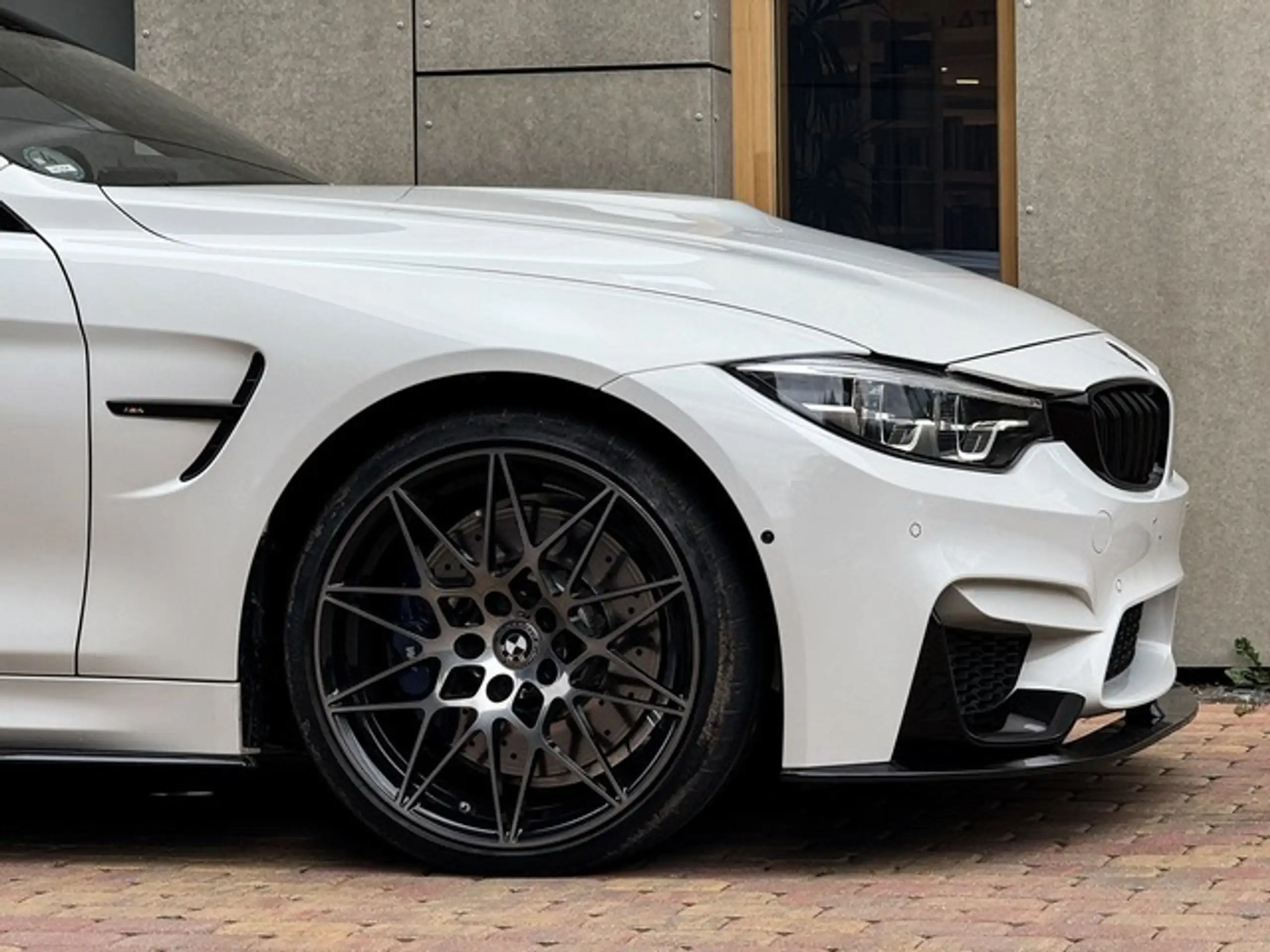 BMW - M4