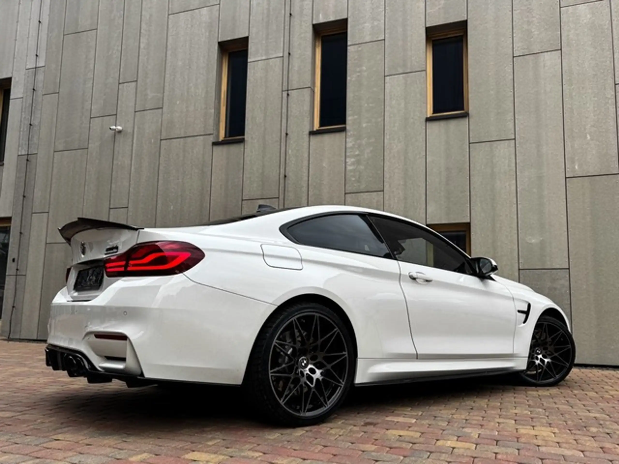 BMW - M4