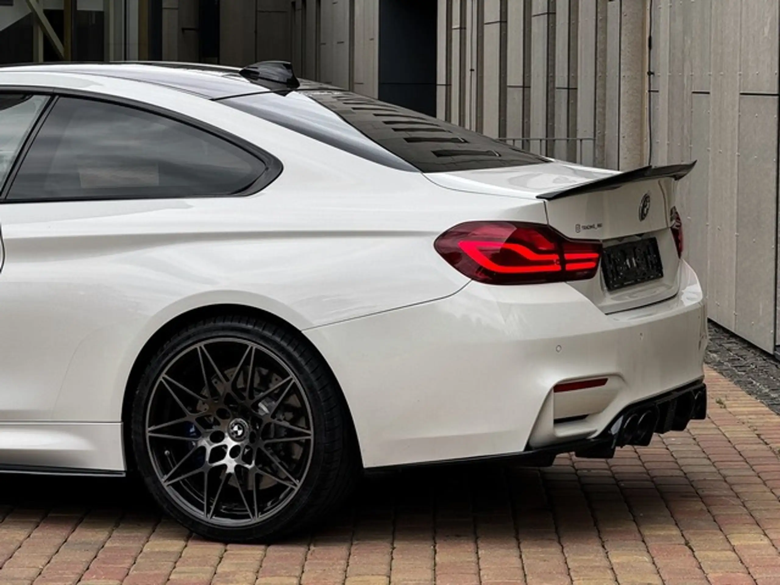 BMW - M4