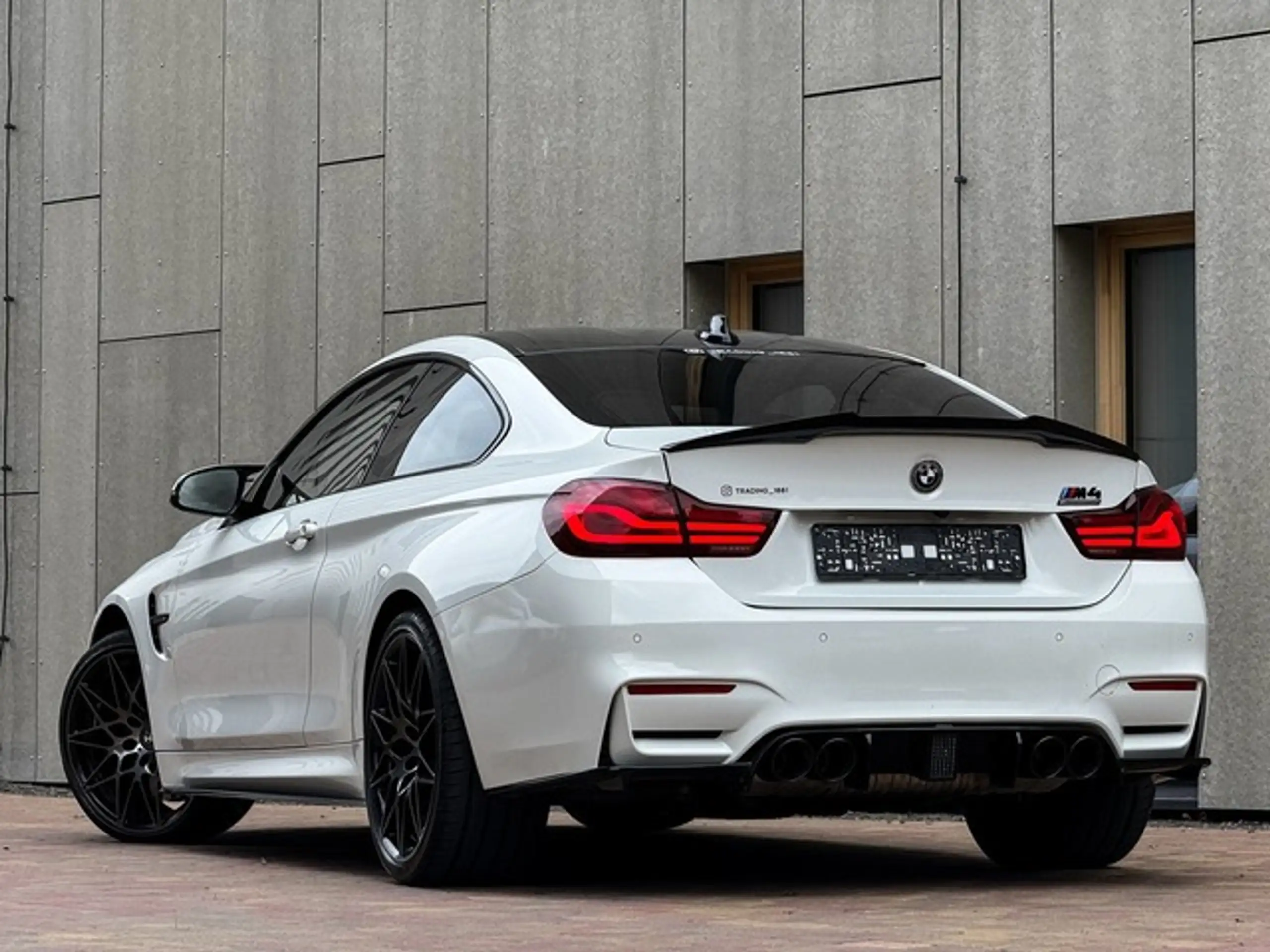 BMW - M4