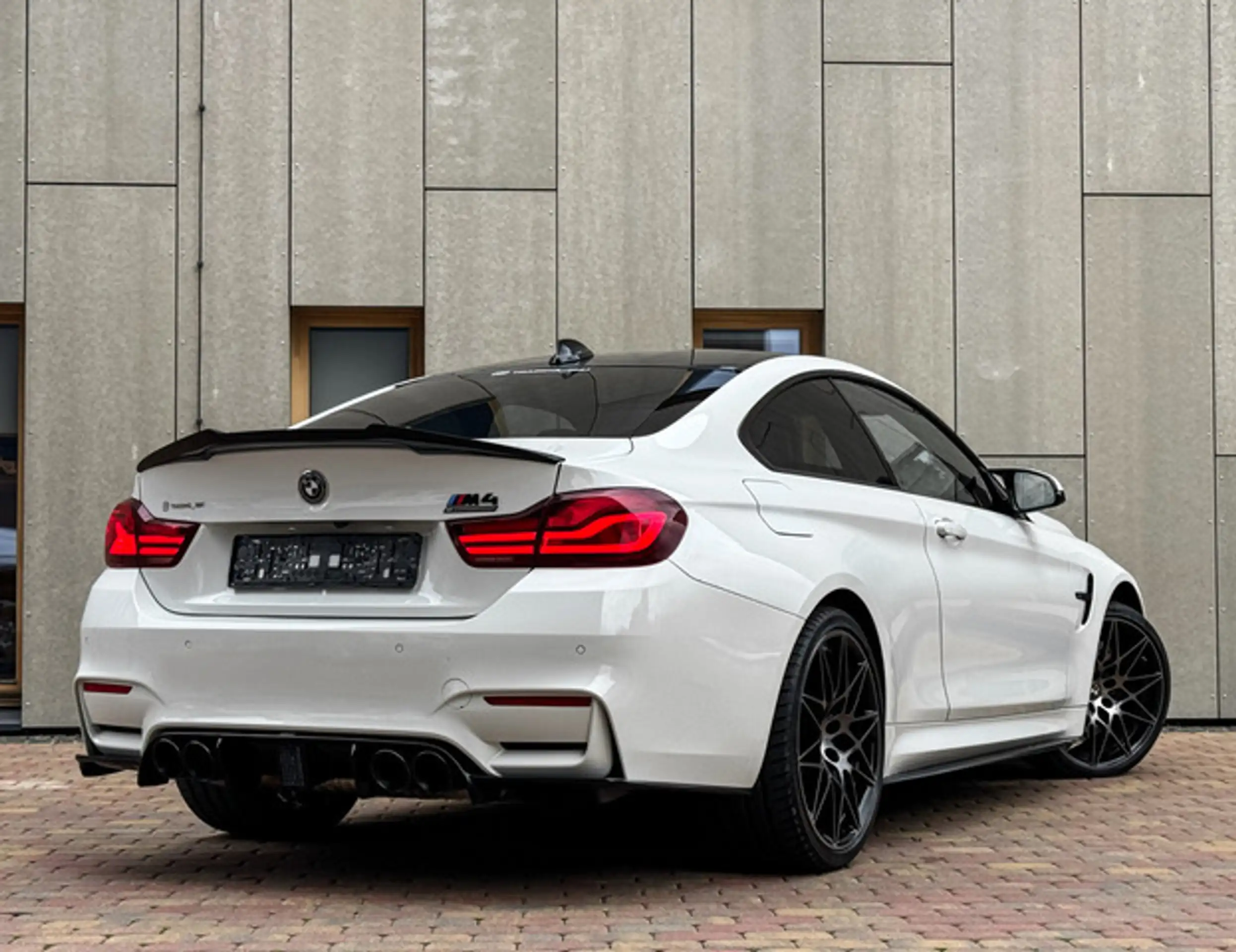 BMW - M4