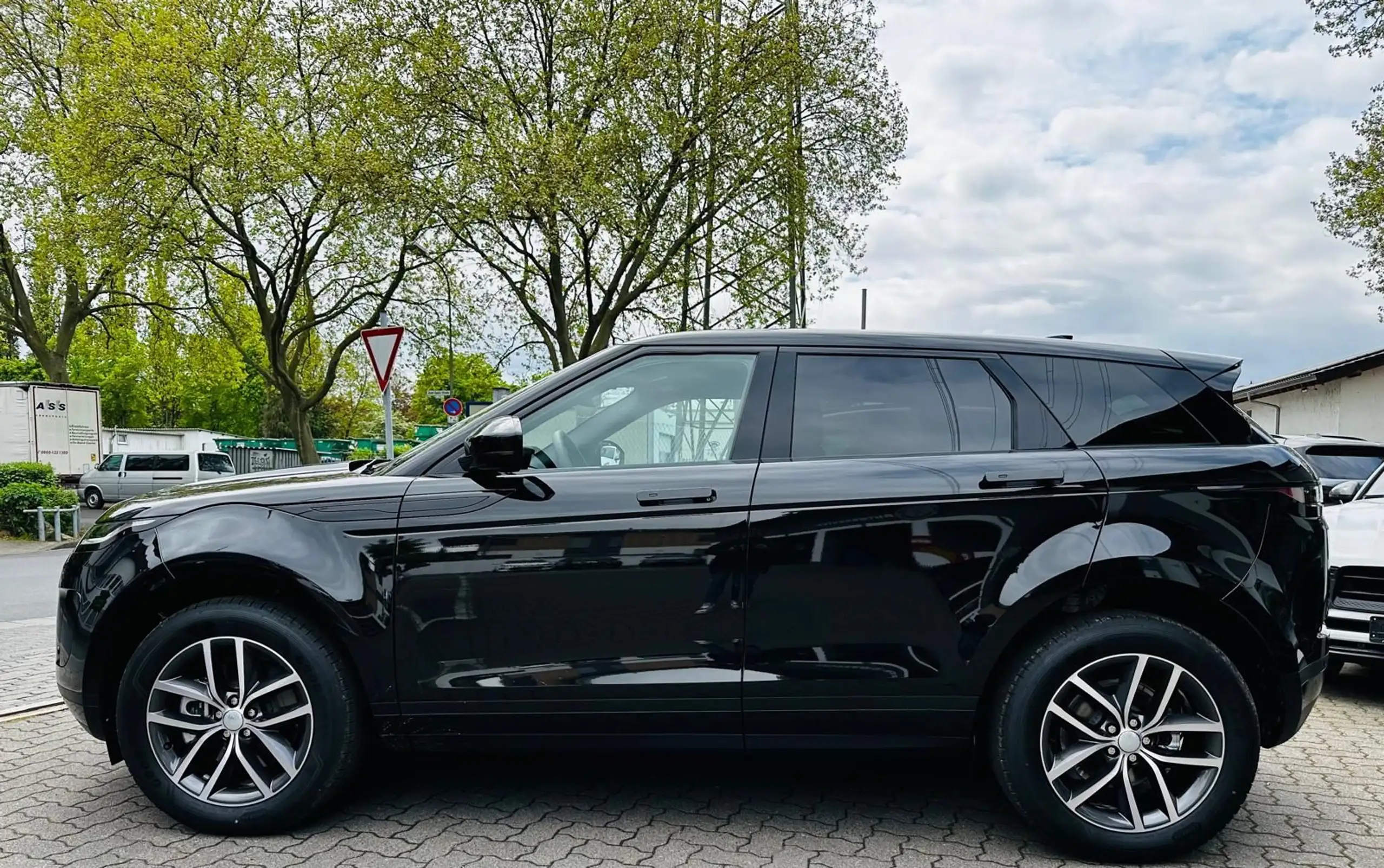 Land Rover - Range Rover Evoque