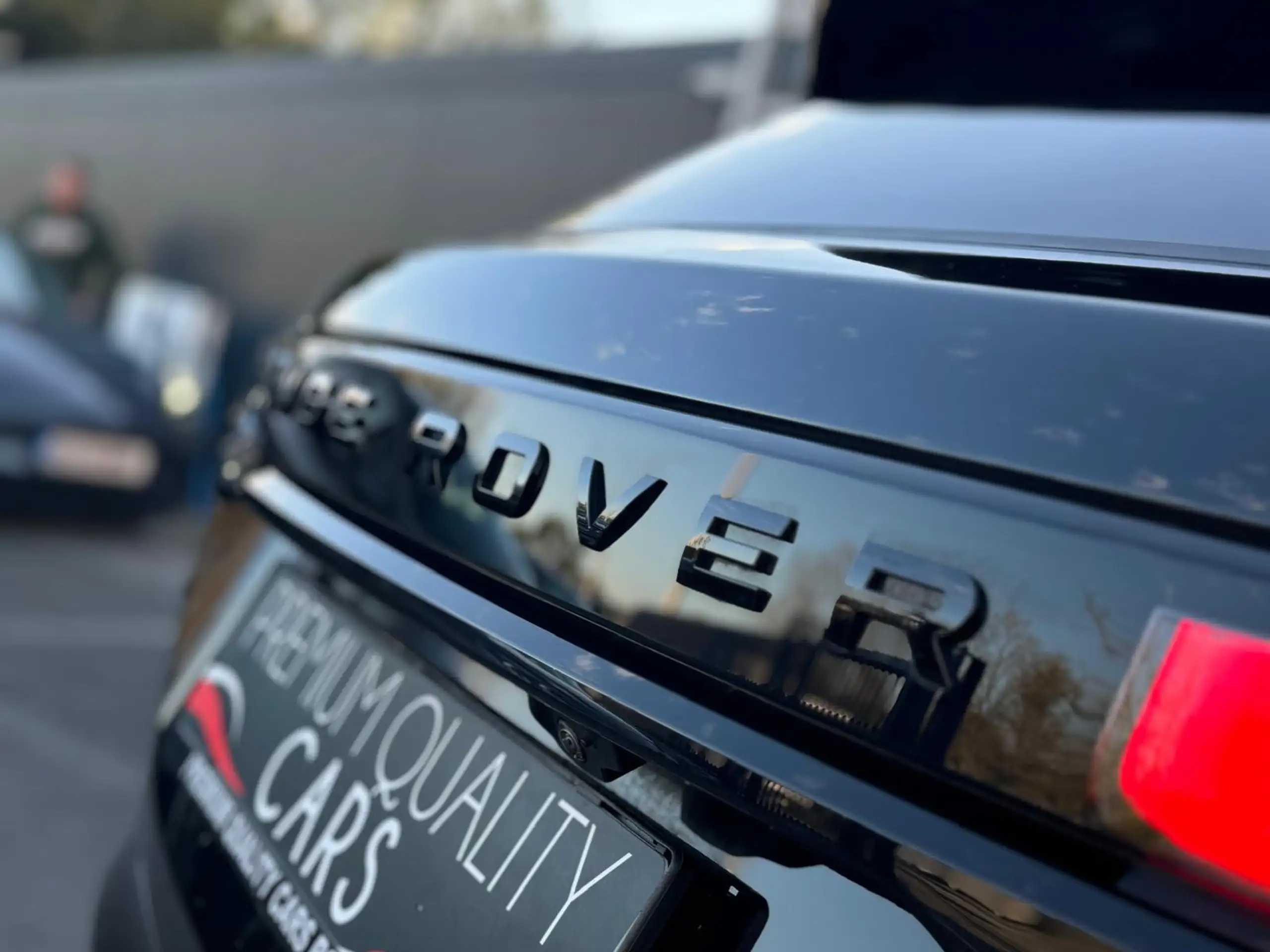 Land Rover - Range Rover Velar