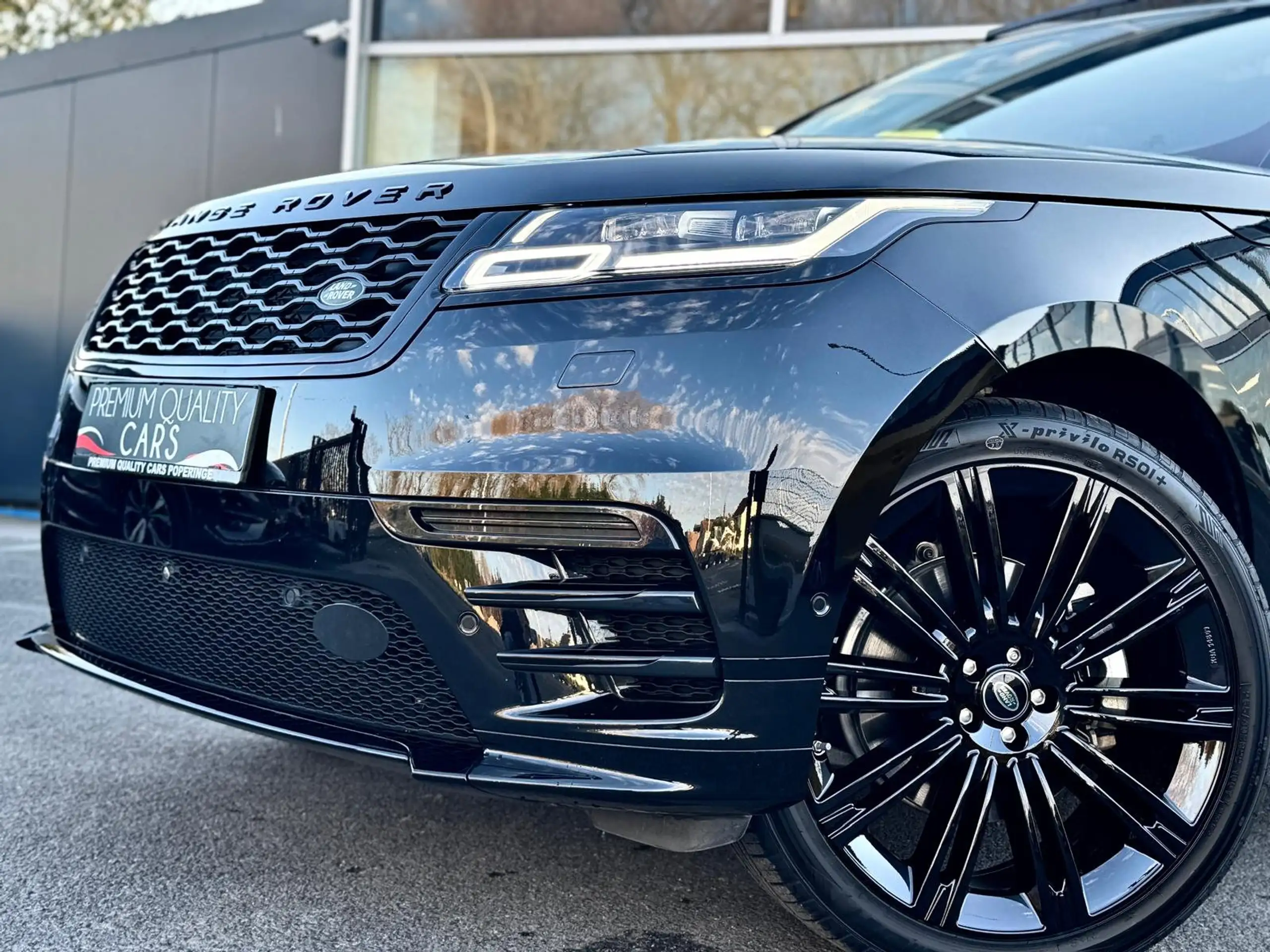 Land Rover - Range Rover Velar