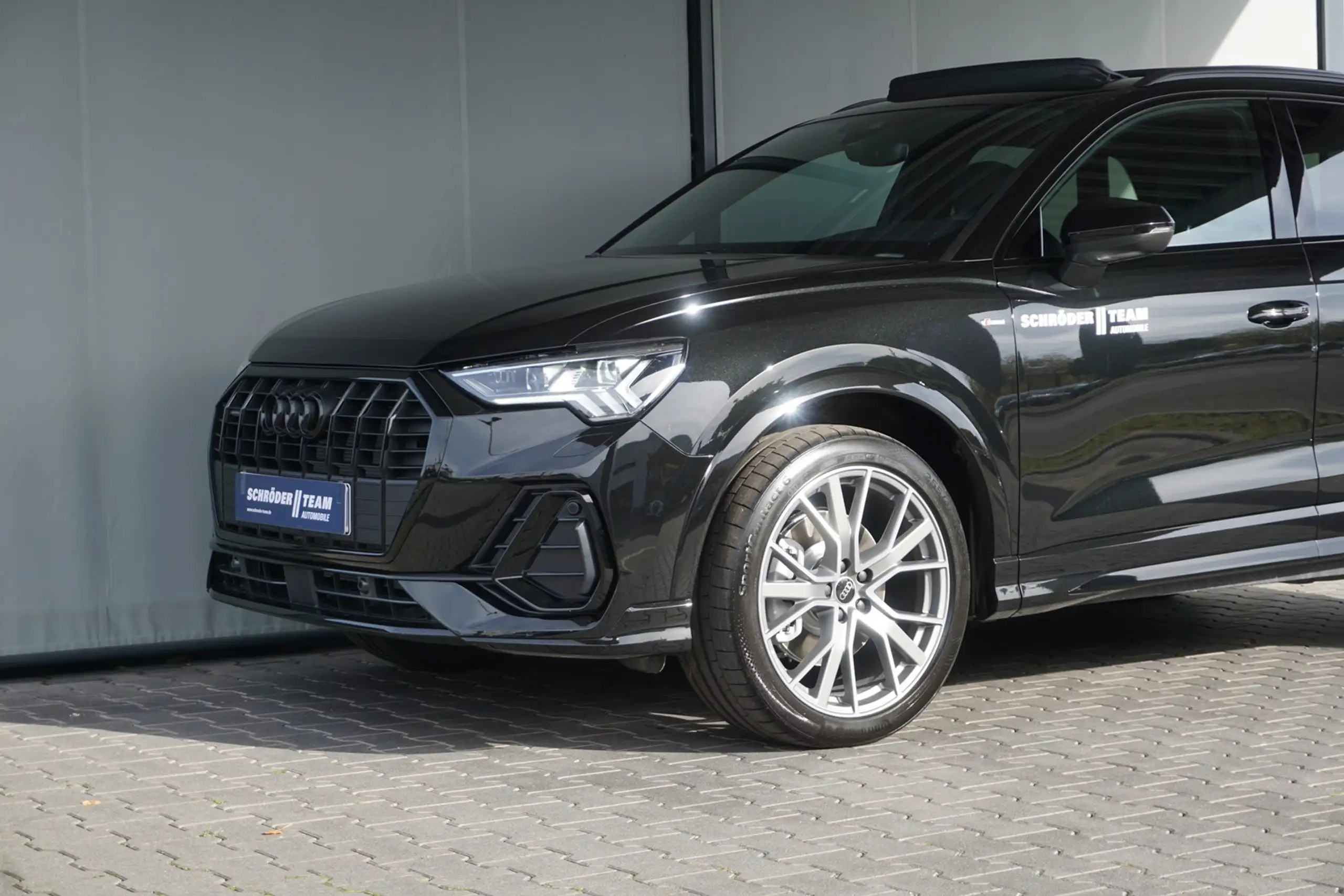 Audi - Q3