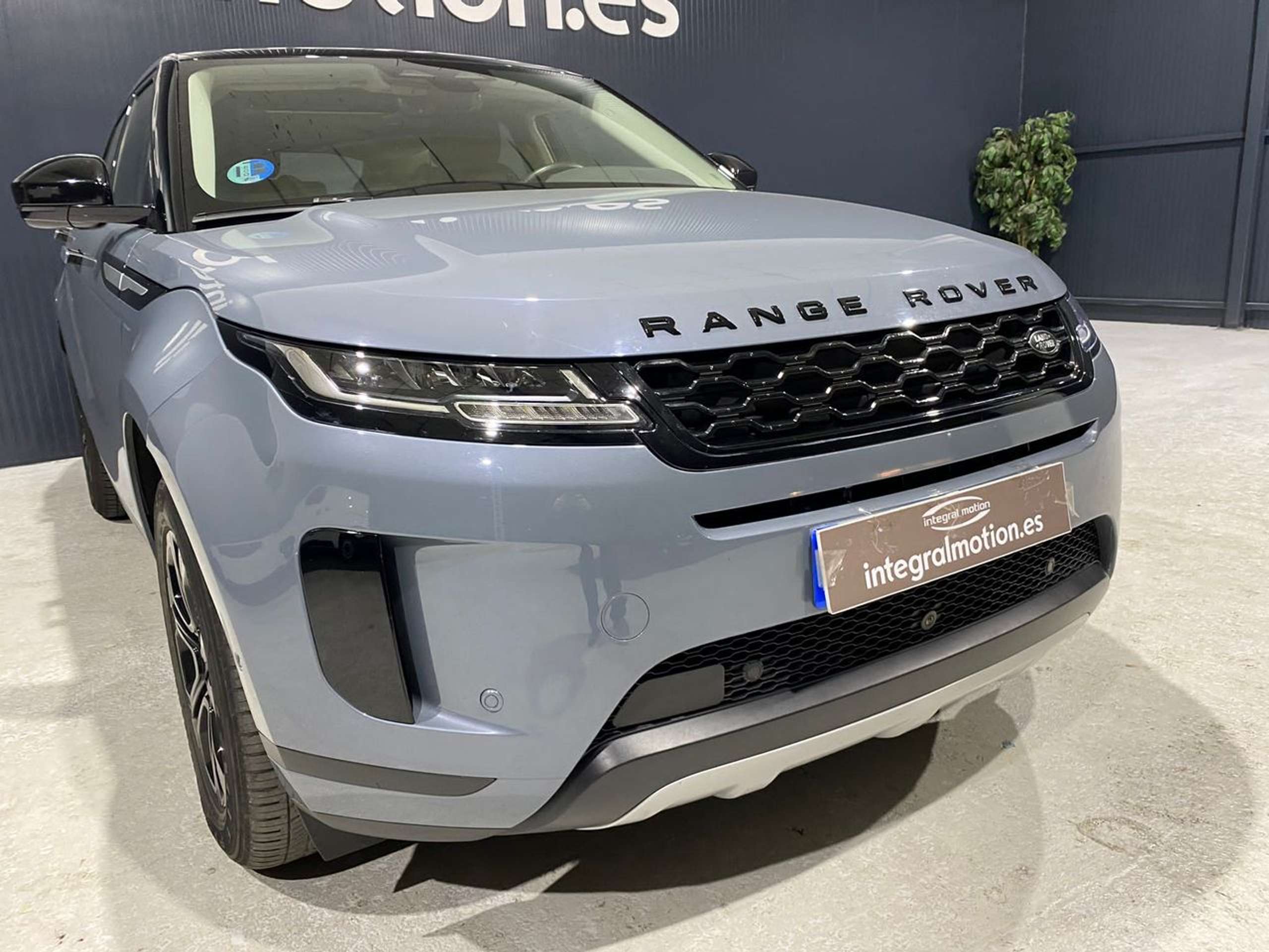 Land Rover - Range Rover Evoque