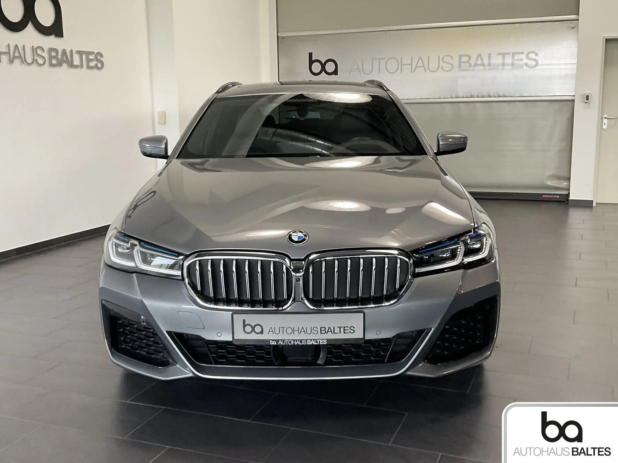 BMW - 530