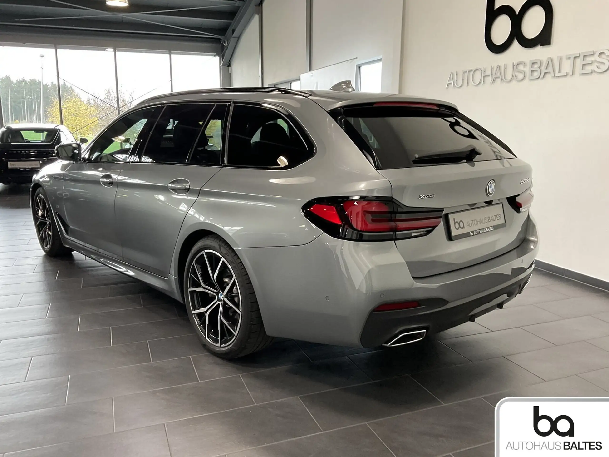 BMW - 530