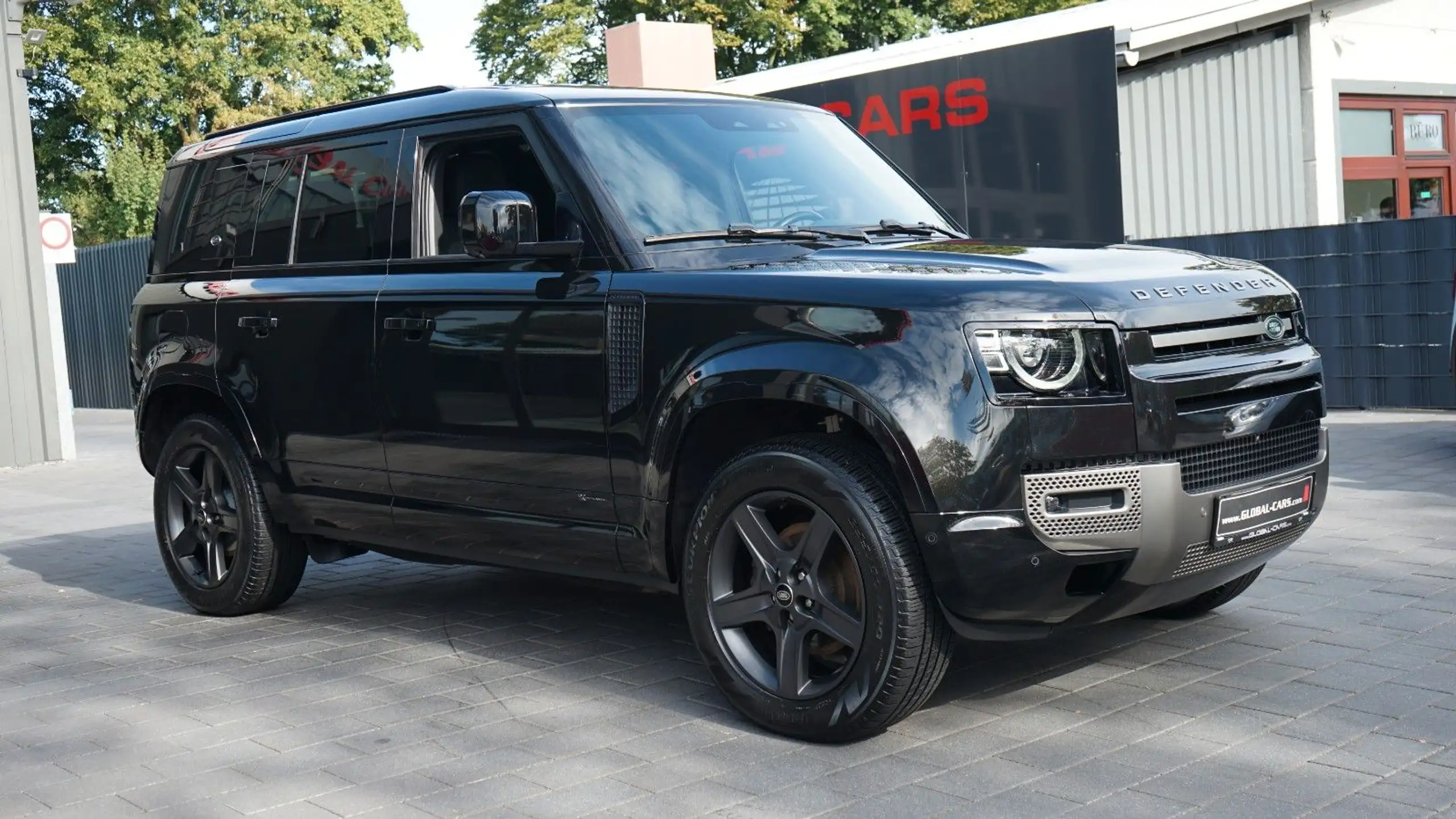 Land Rover - Defender