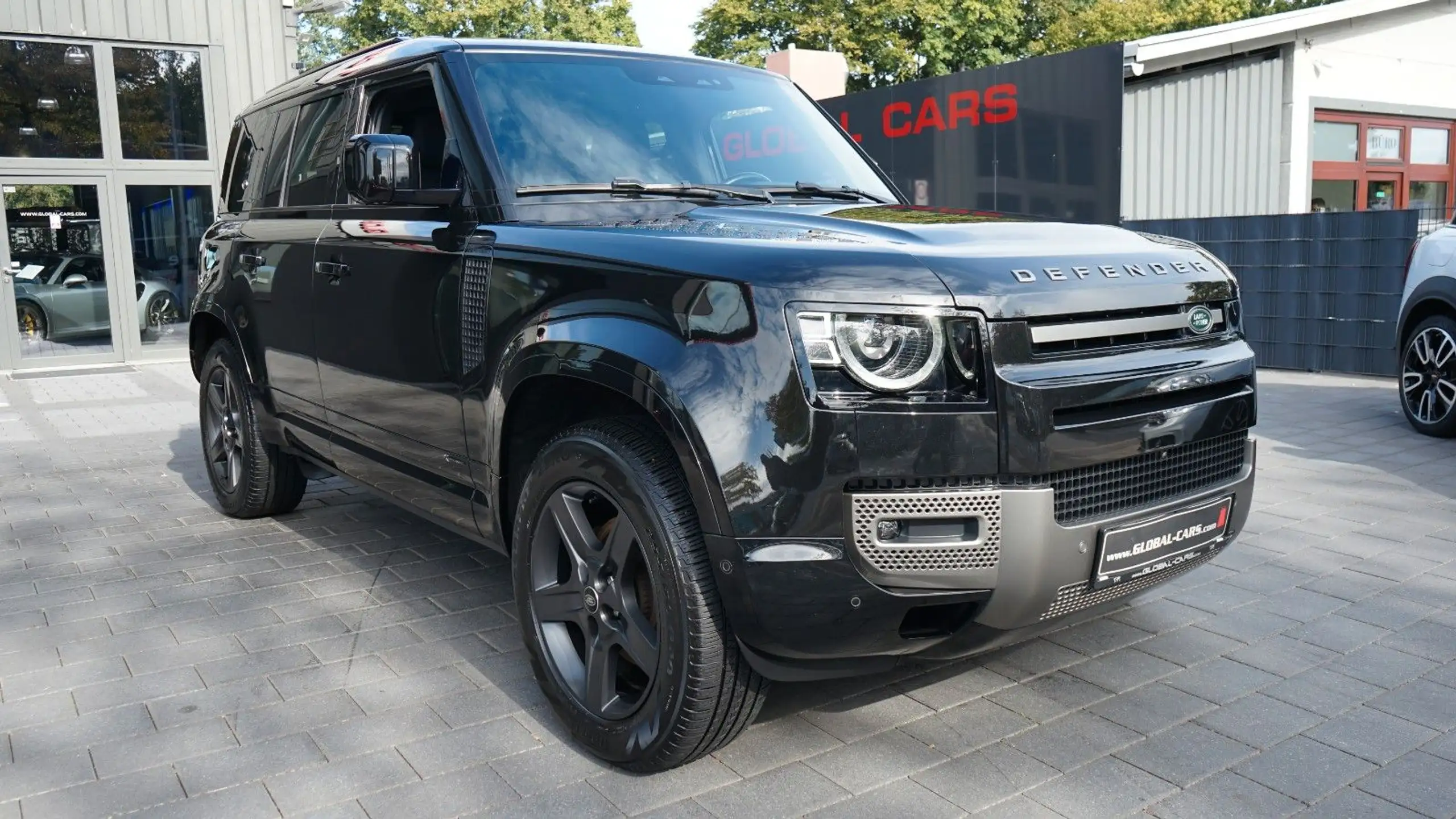 Land Rover - Defender