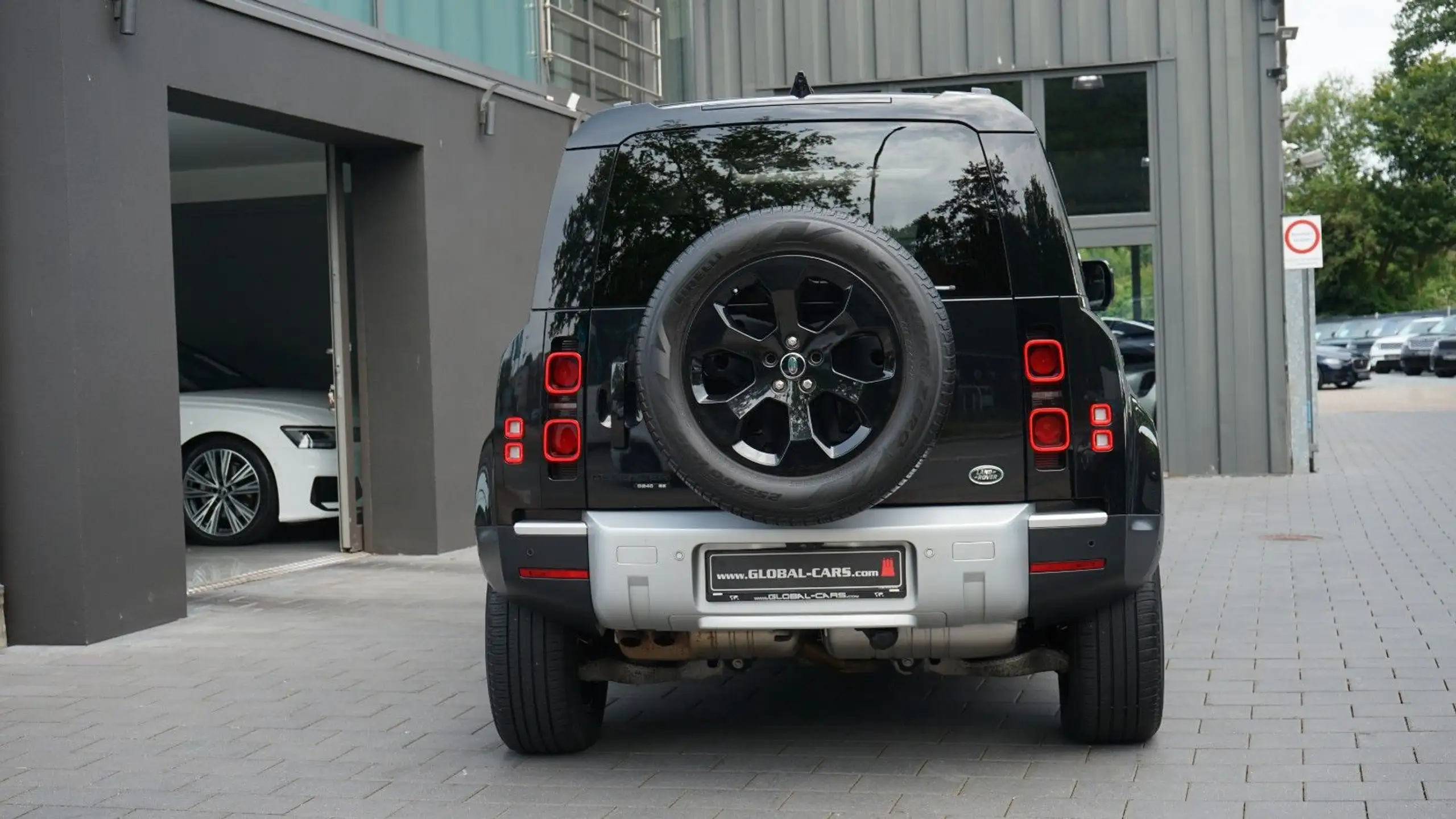 Land Rover - Defender