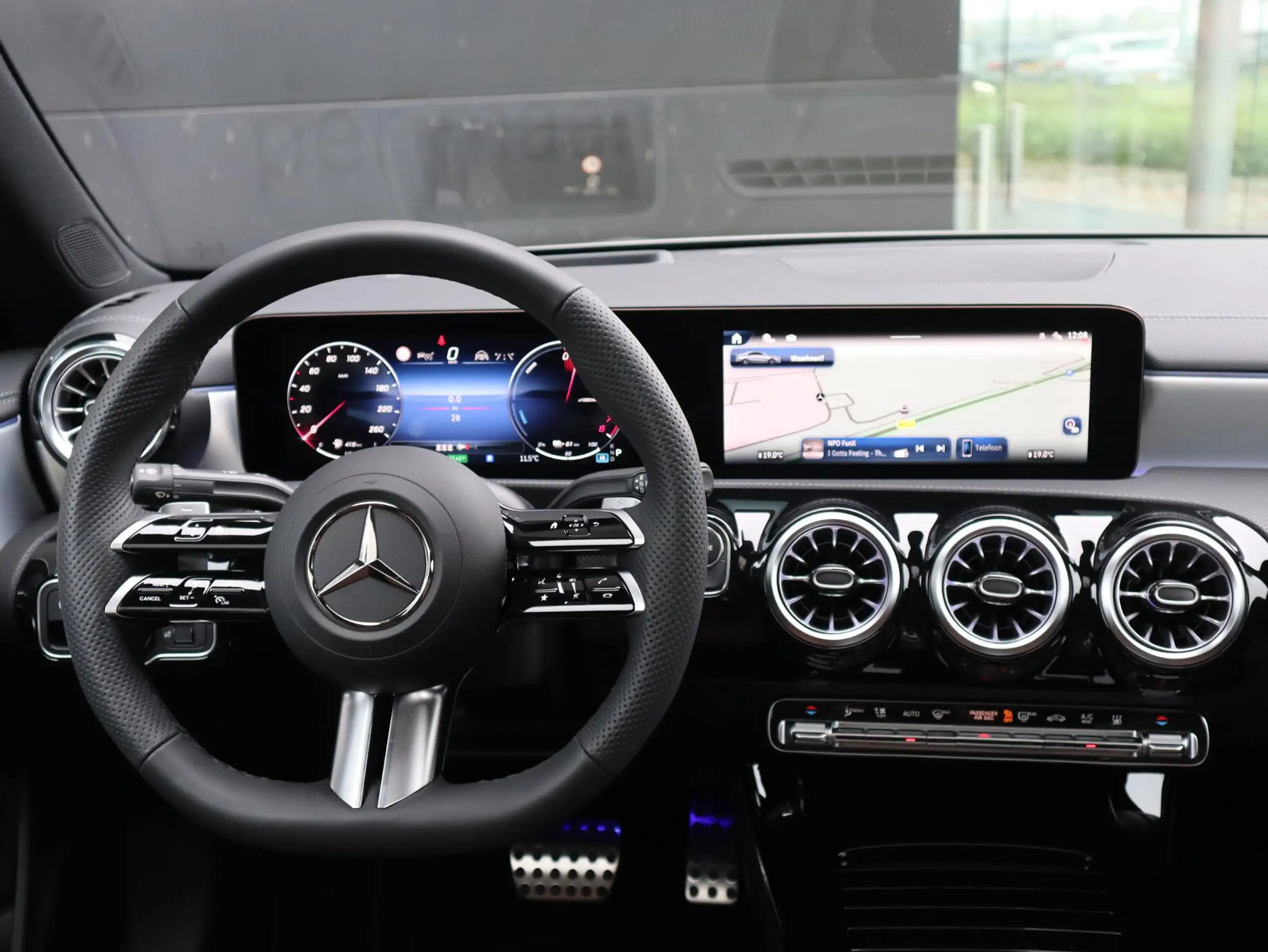 Mercedes-Benz - CLA 250