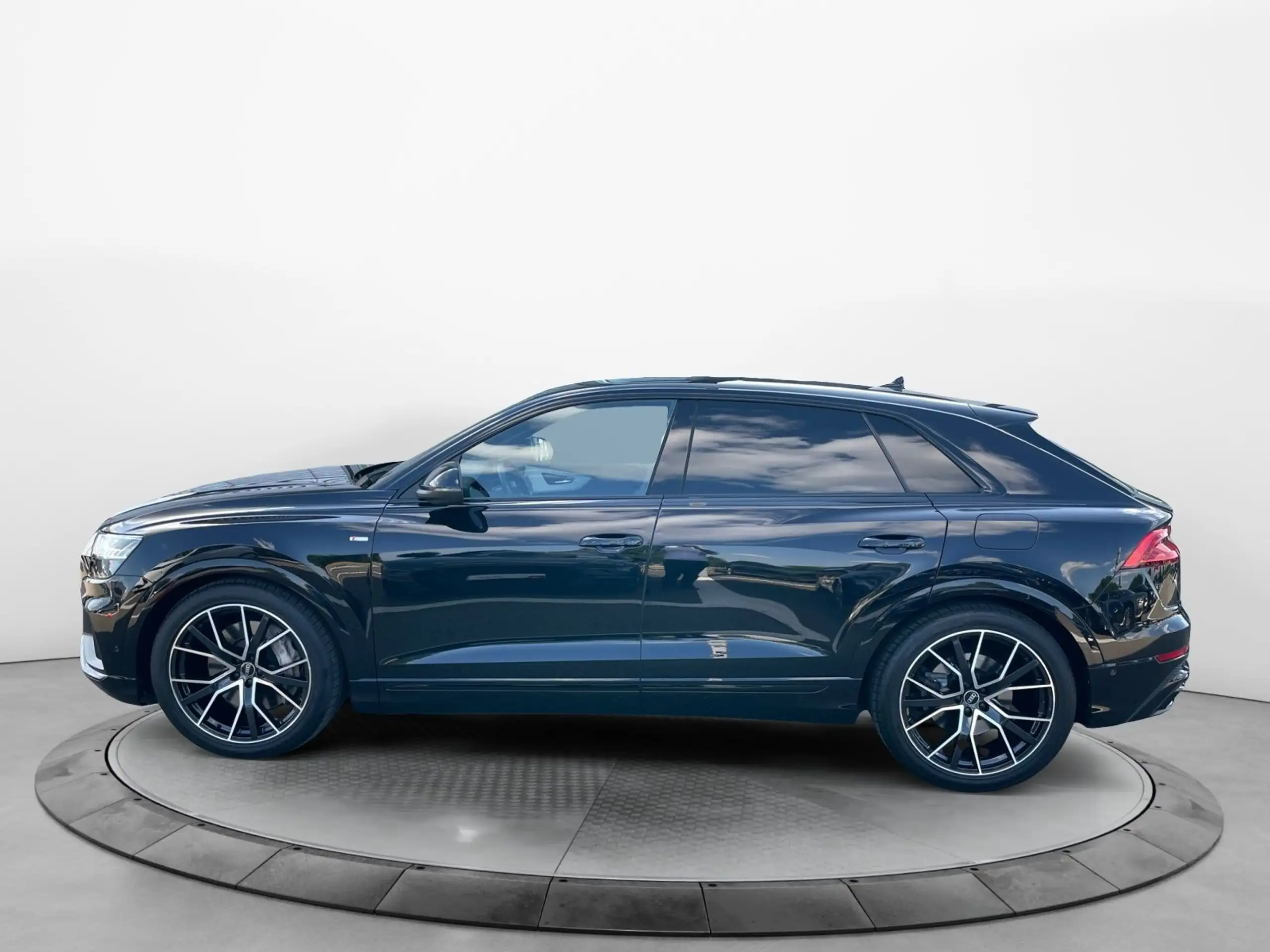 Audi - Q8