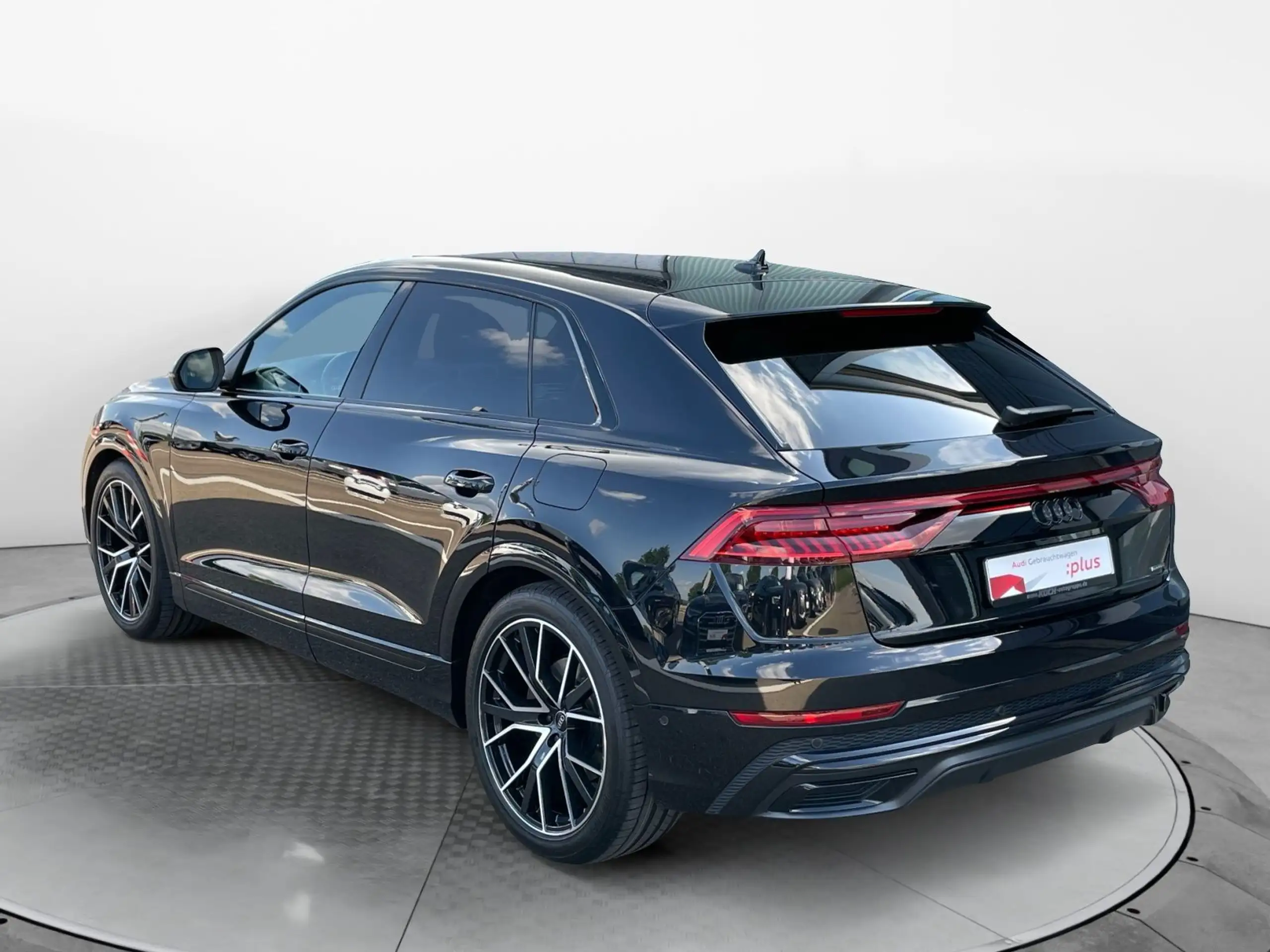 Audi - Q8