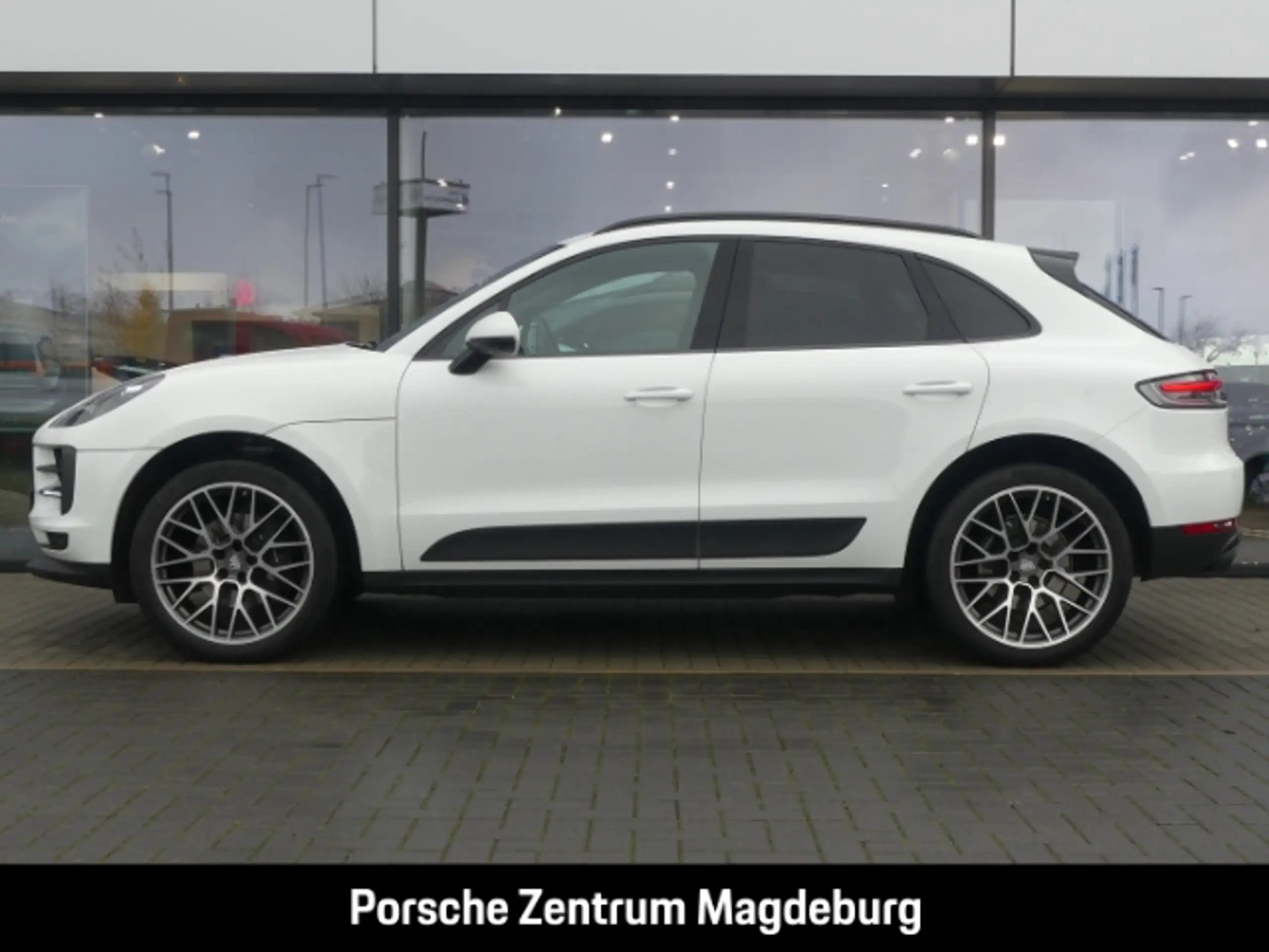 Porsche - Macan